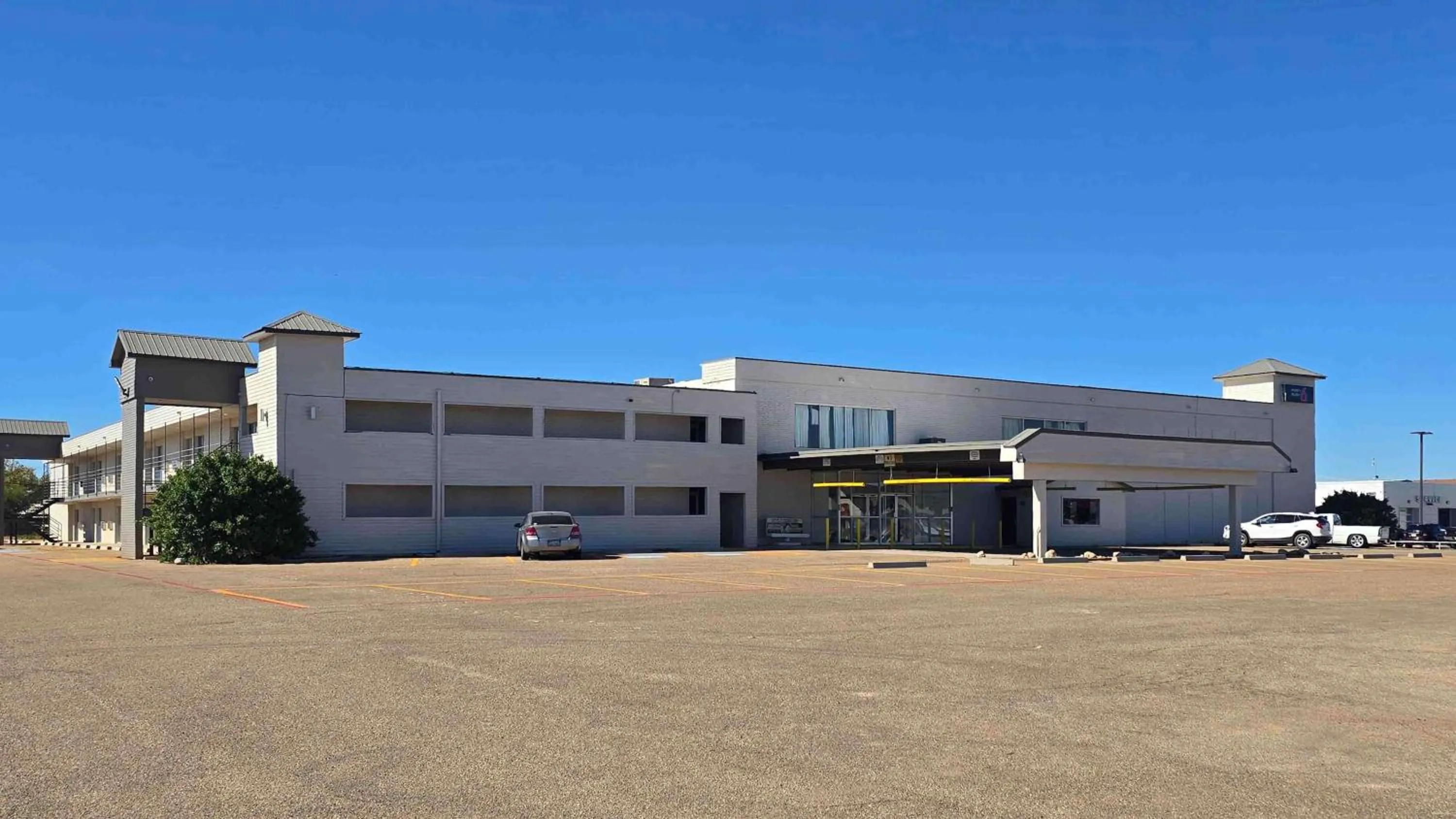Property building in Motel 6 Dumas, TX