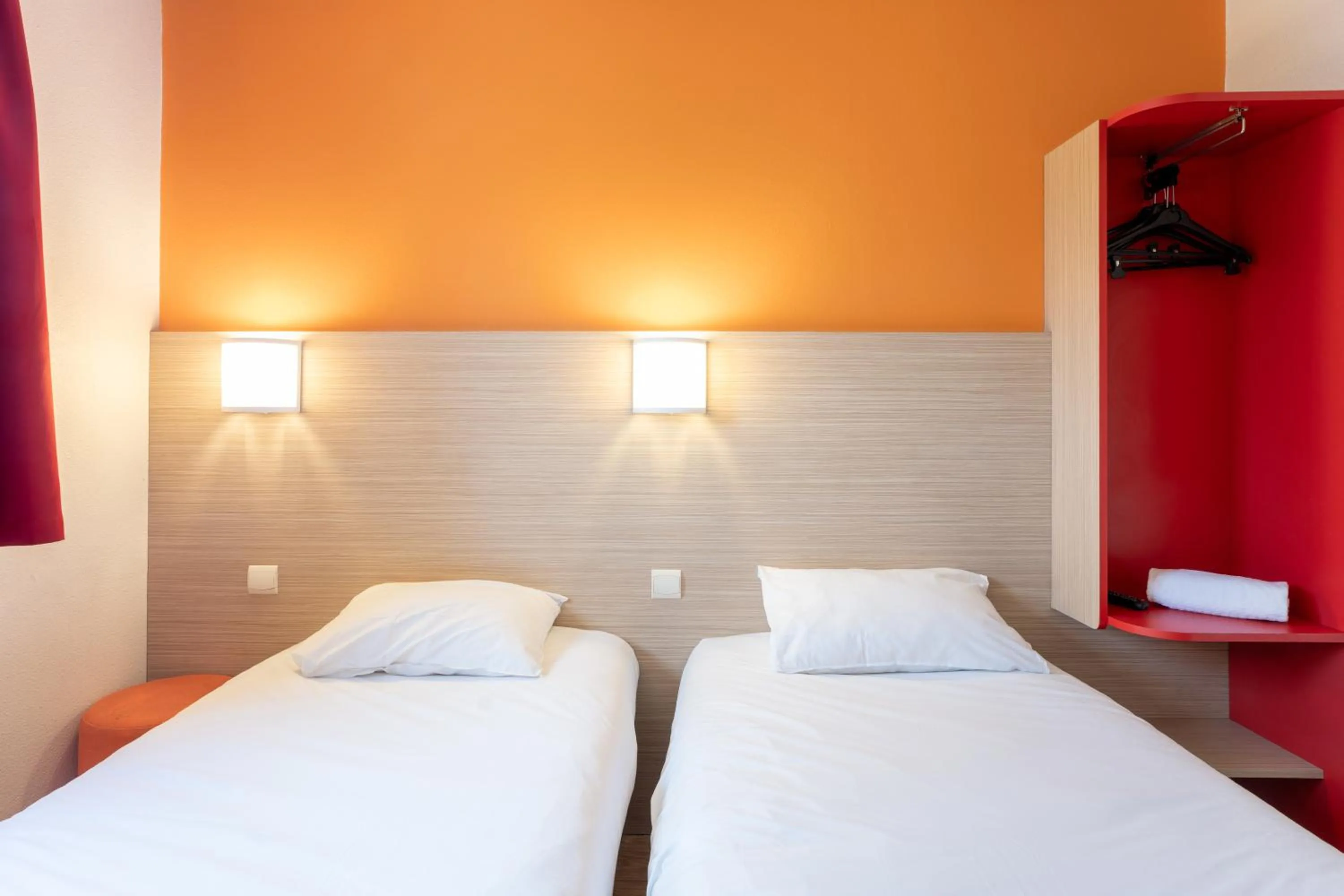 Bed in Premiere Classe Bordeaux Nord - Lac