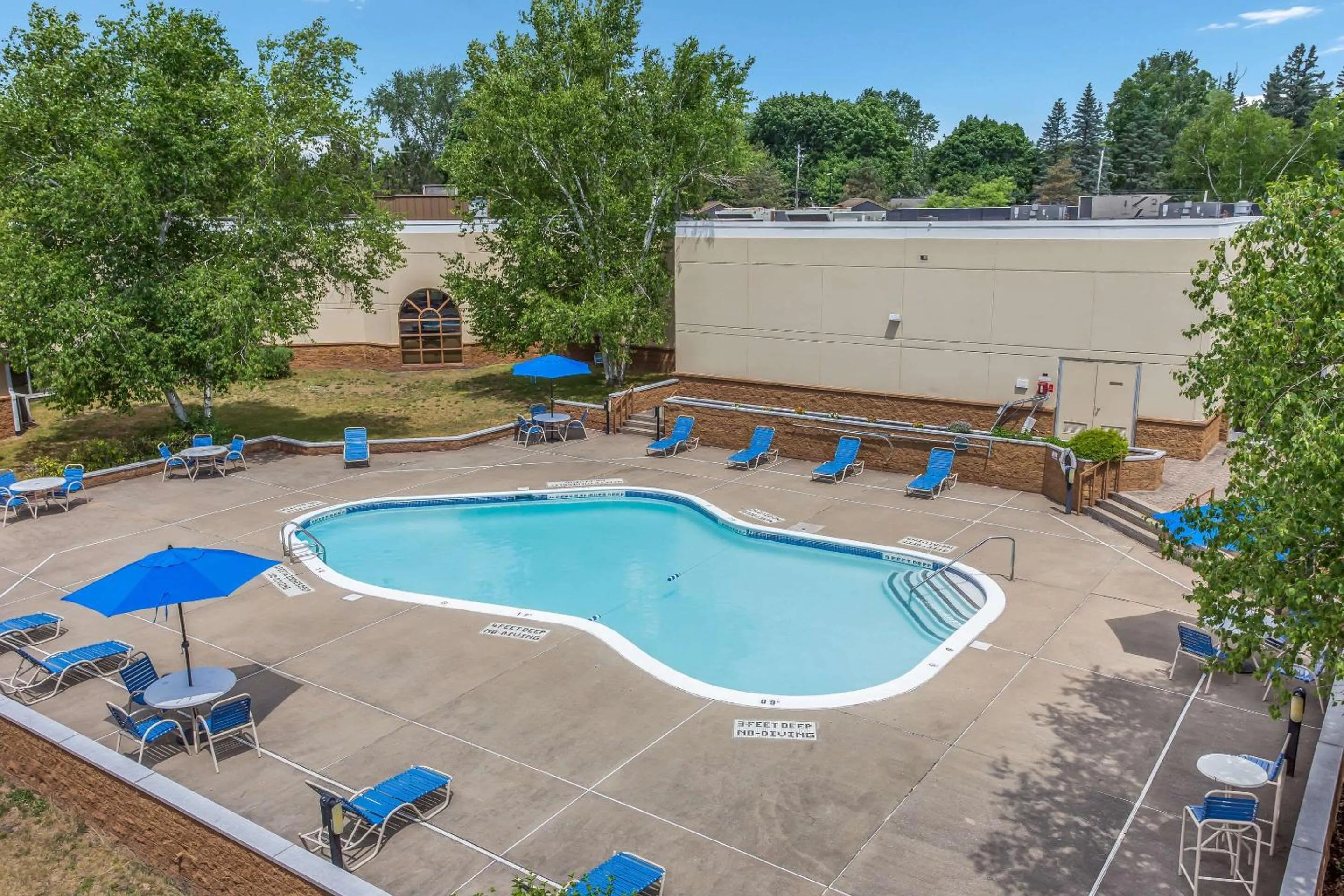Swimming pool in Burrstone Inn, an Ascend Collection Hotel