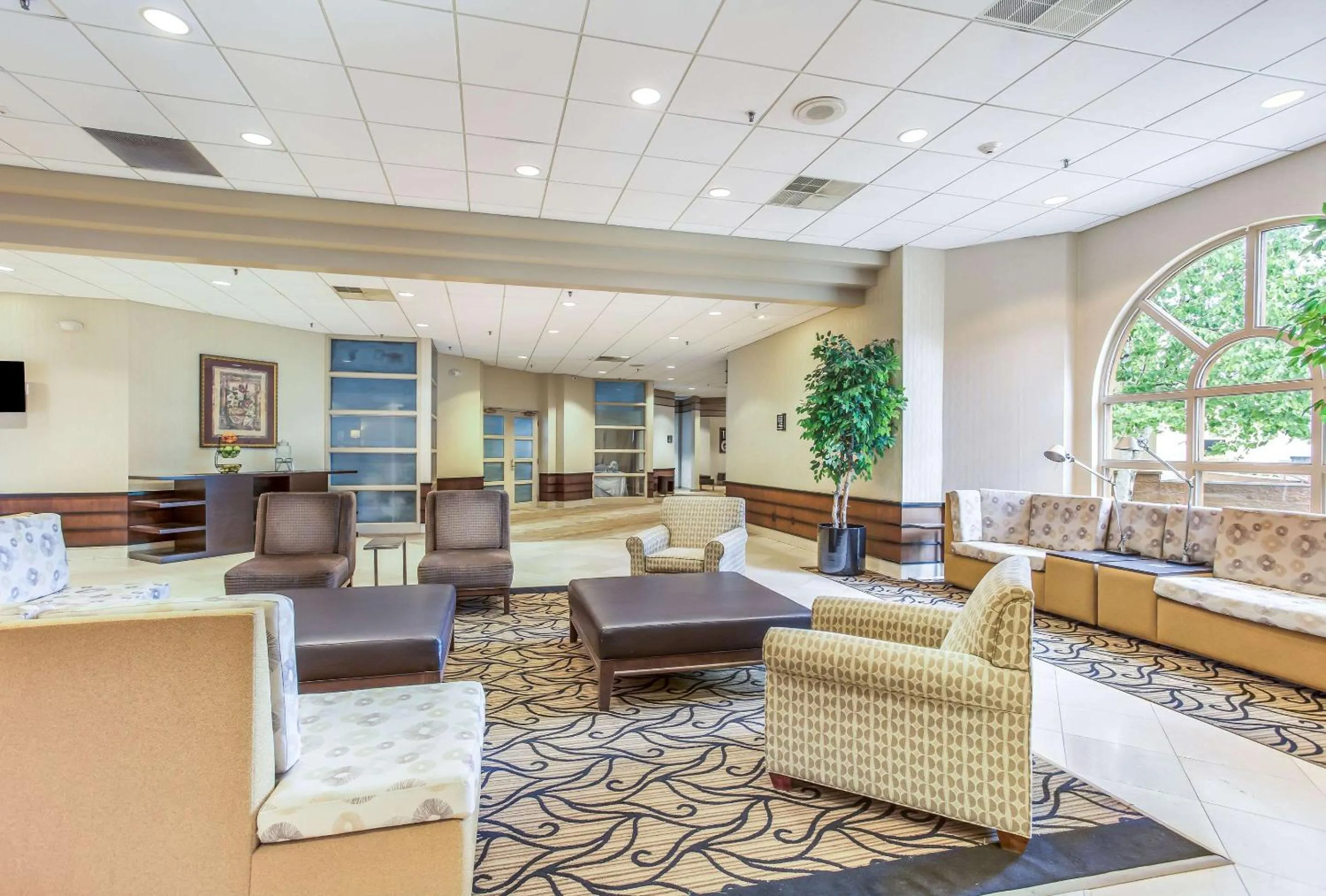 Lobby or reception in Burrstone Inn, an Ascend Collection Hotel
