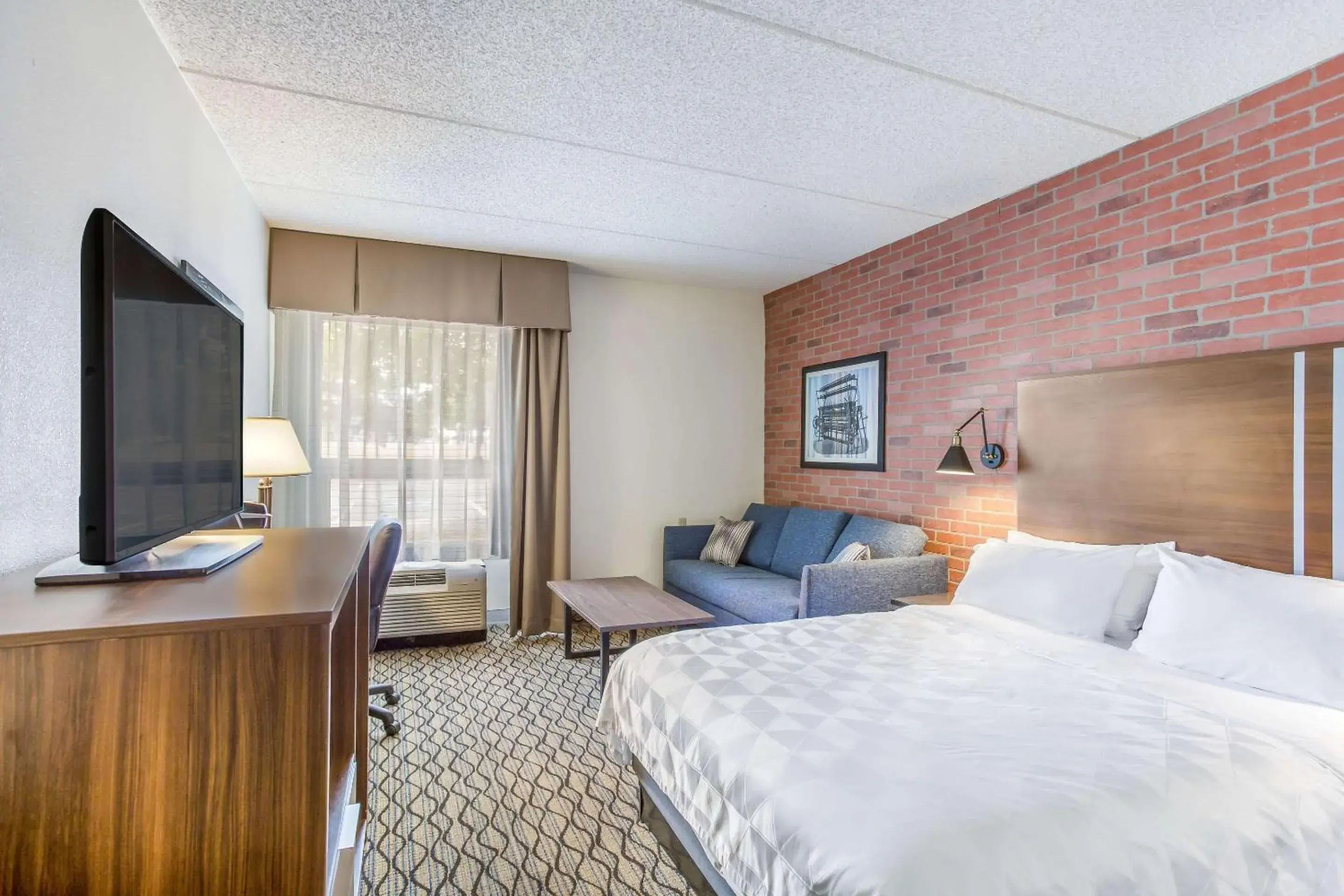 Bedroom, Bed in Burrstone Inn, an Ascend Collection Hotel Bedroom, Bed in Burrstone Inn, an Ascend Collection Hotel