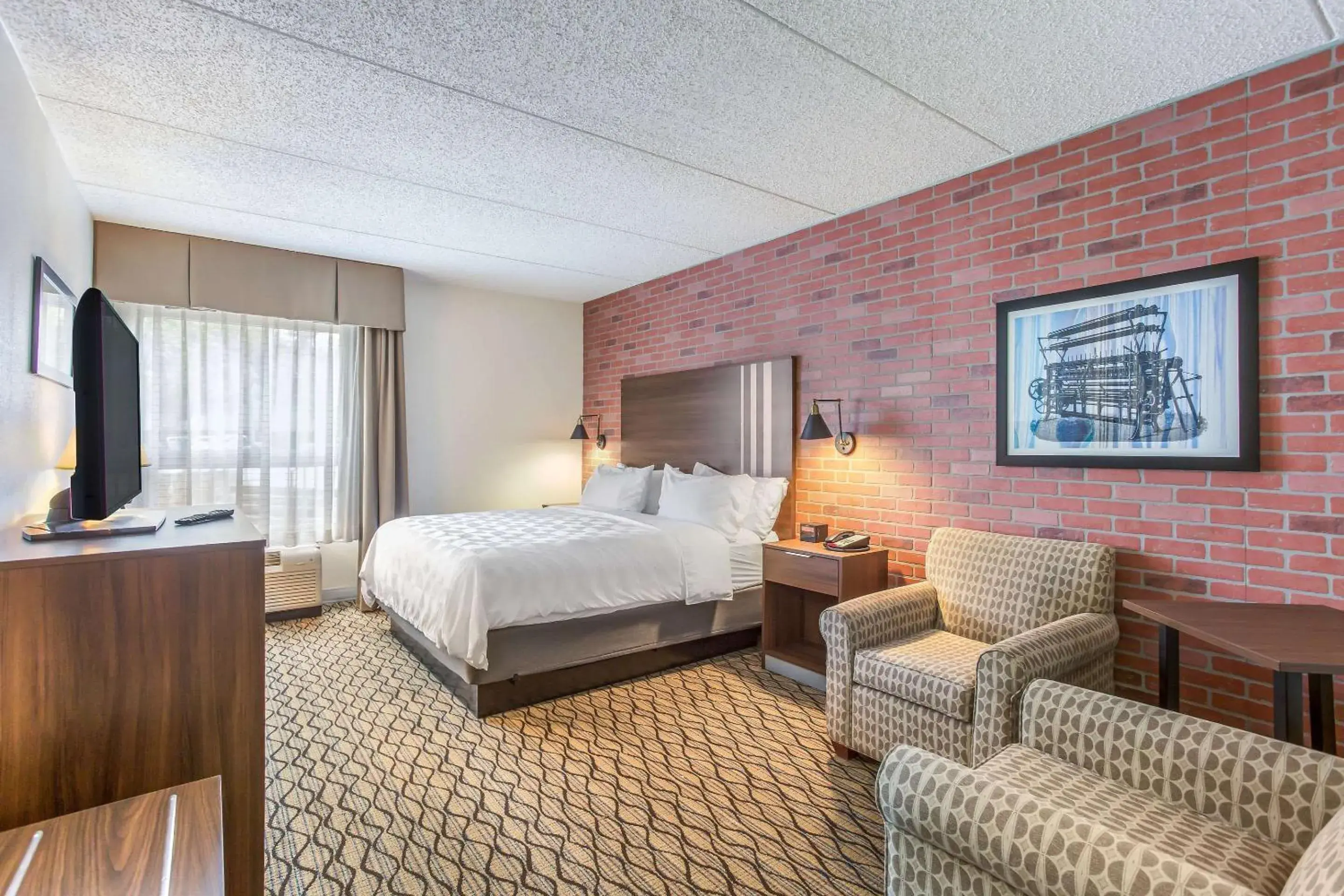 Standard King Room - Non-Smoking in Burrstone Inn, an Ascend Collection Hotel Standard King Room - Non-Smoking in Burrstone Inn, an Ascend Collection Hotel