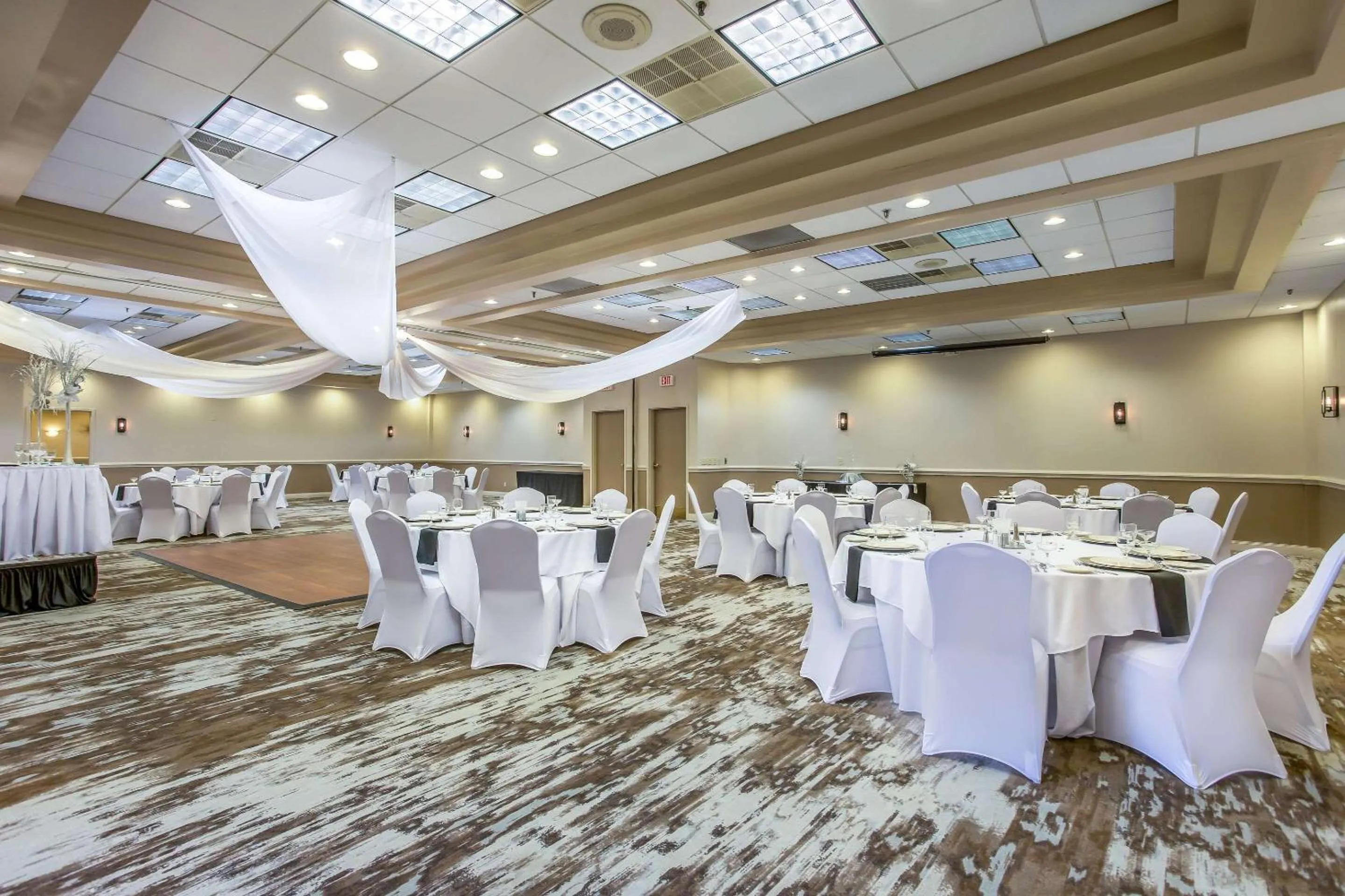 Meeting/conference room in Burrstone Inn, an Ascend Collection Hotel