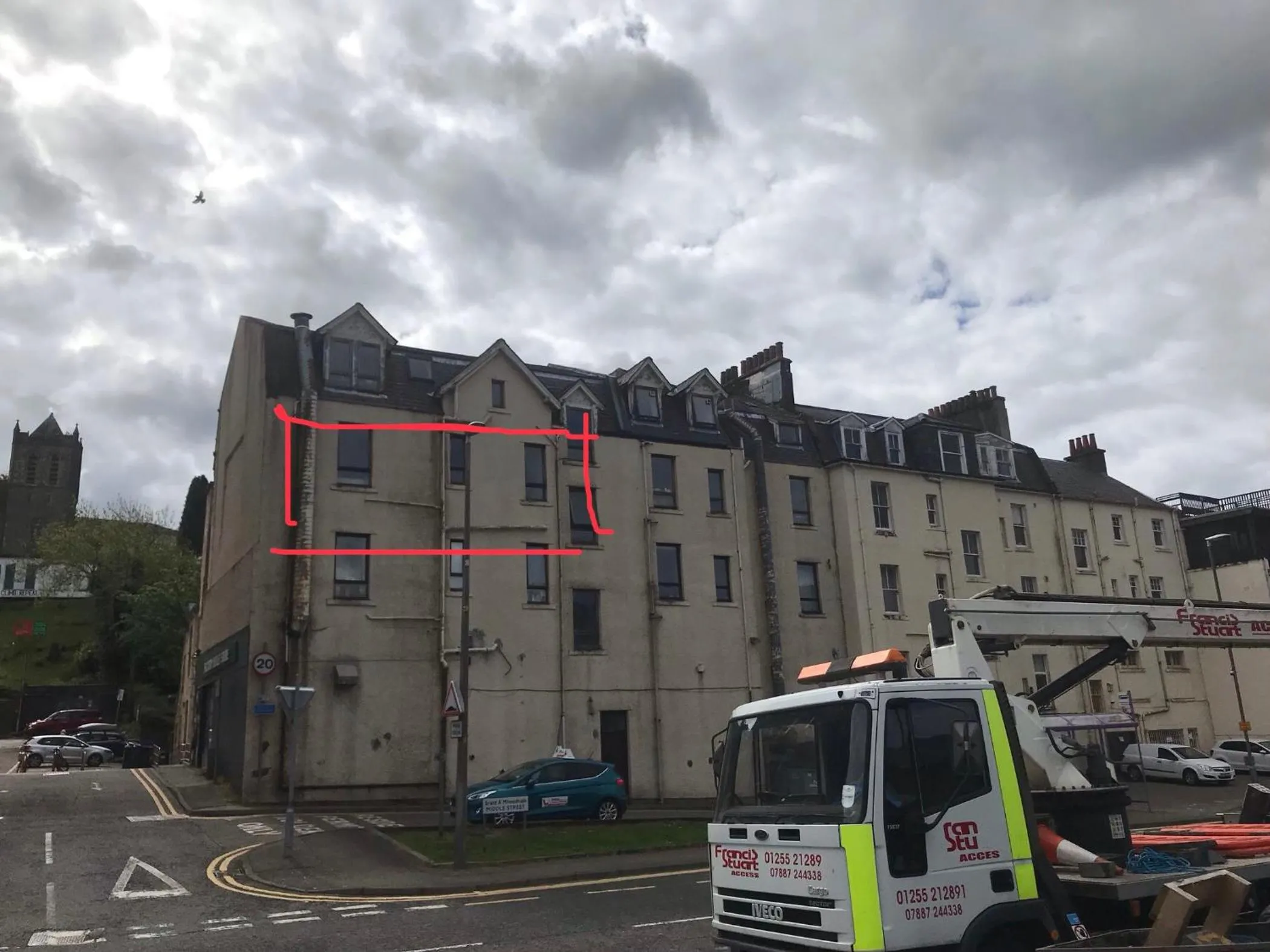 Prime location rooms in high street