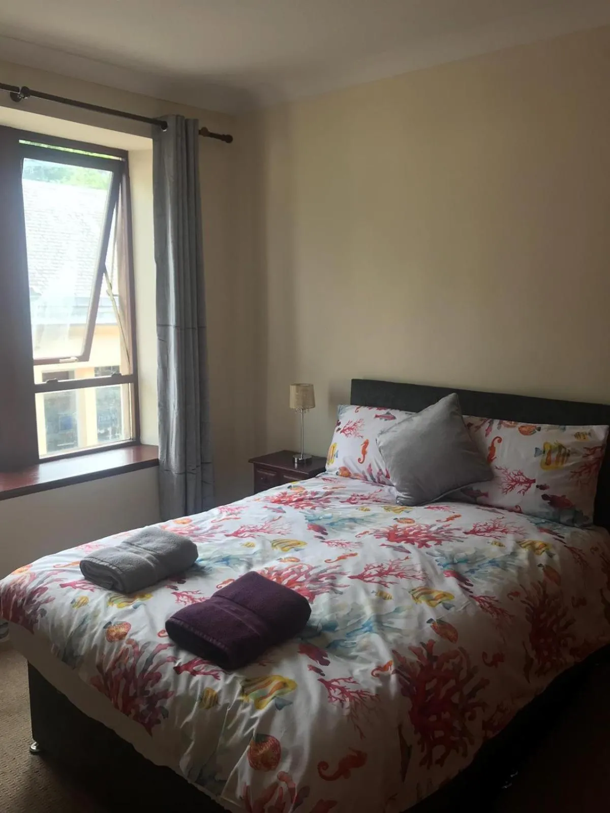 Prime location rooms in high street