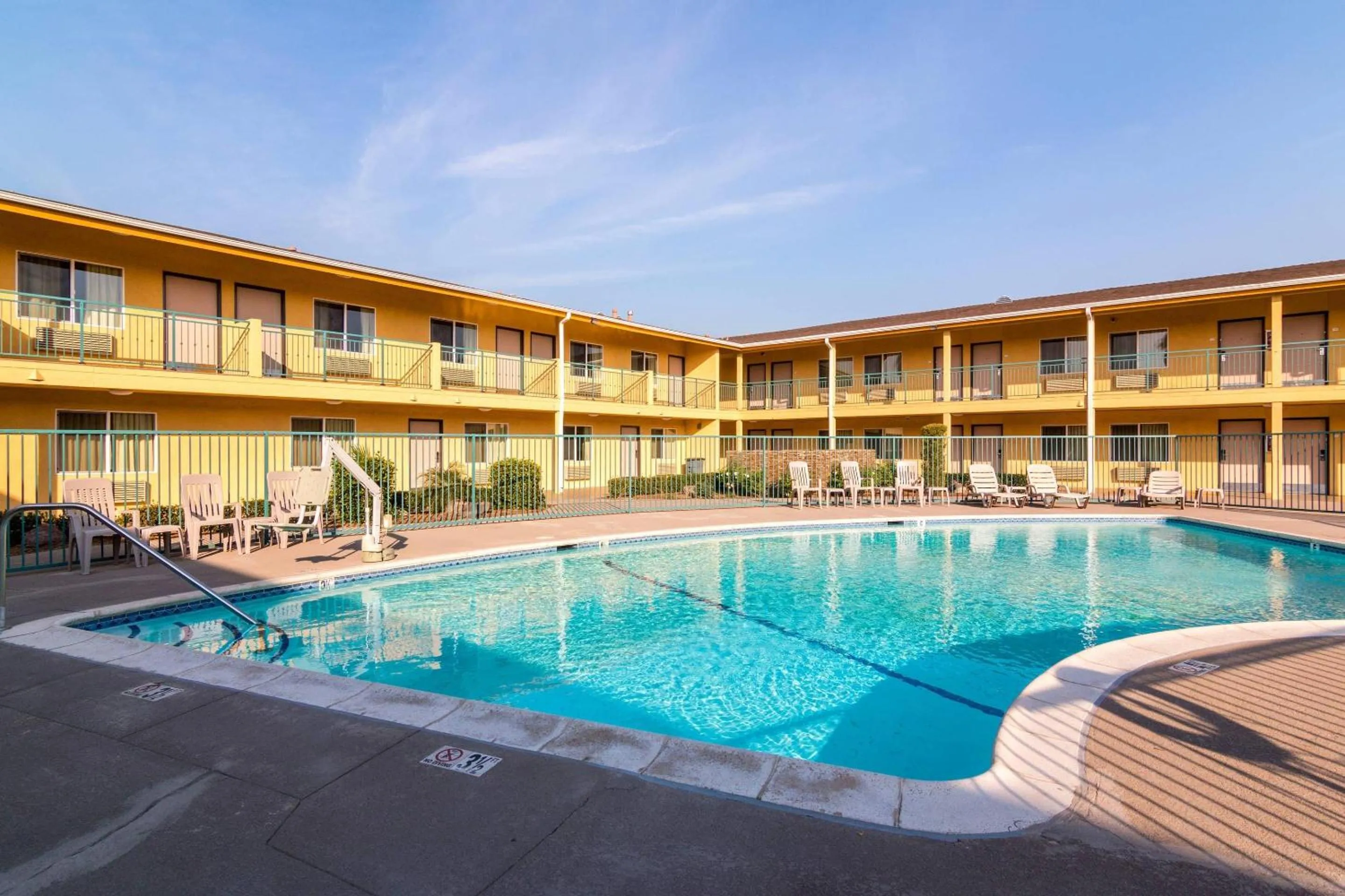 Swimming pool in Quality Inn & Suites near Downtown Bakersfield