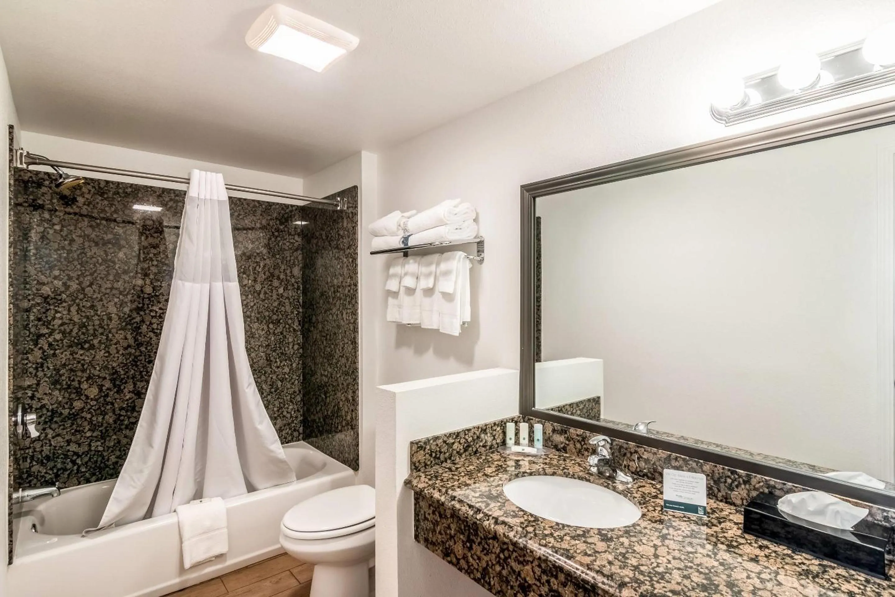 Bedroom in Quality Inn & Suites near Downtown Bakersfield