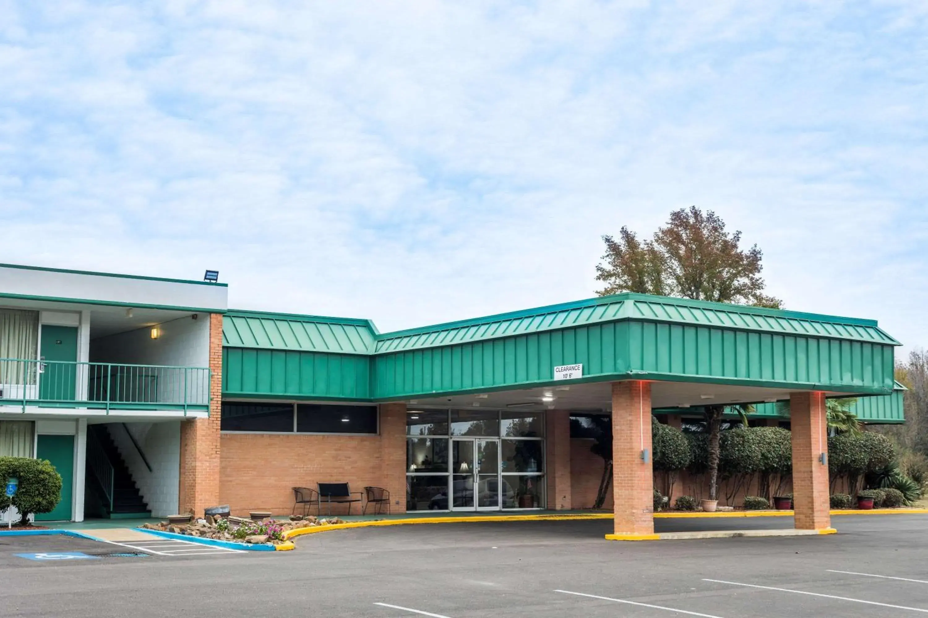 Property building in Super 8 by Wyndham Hope Property building in Super 8 by Wyndham Hope