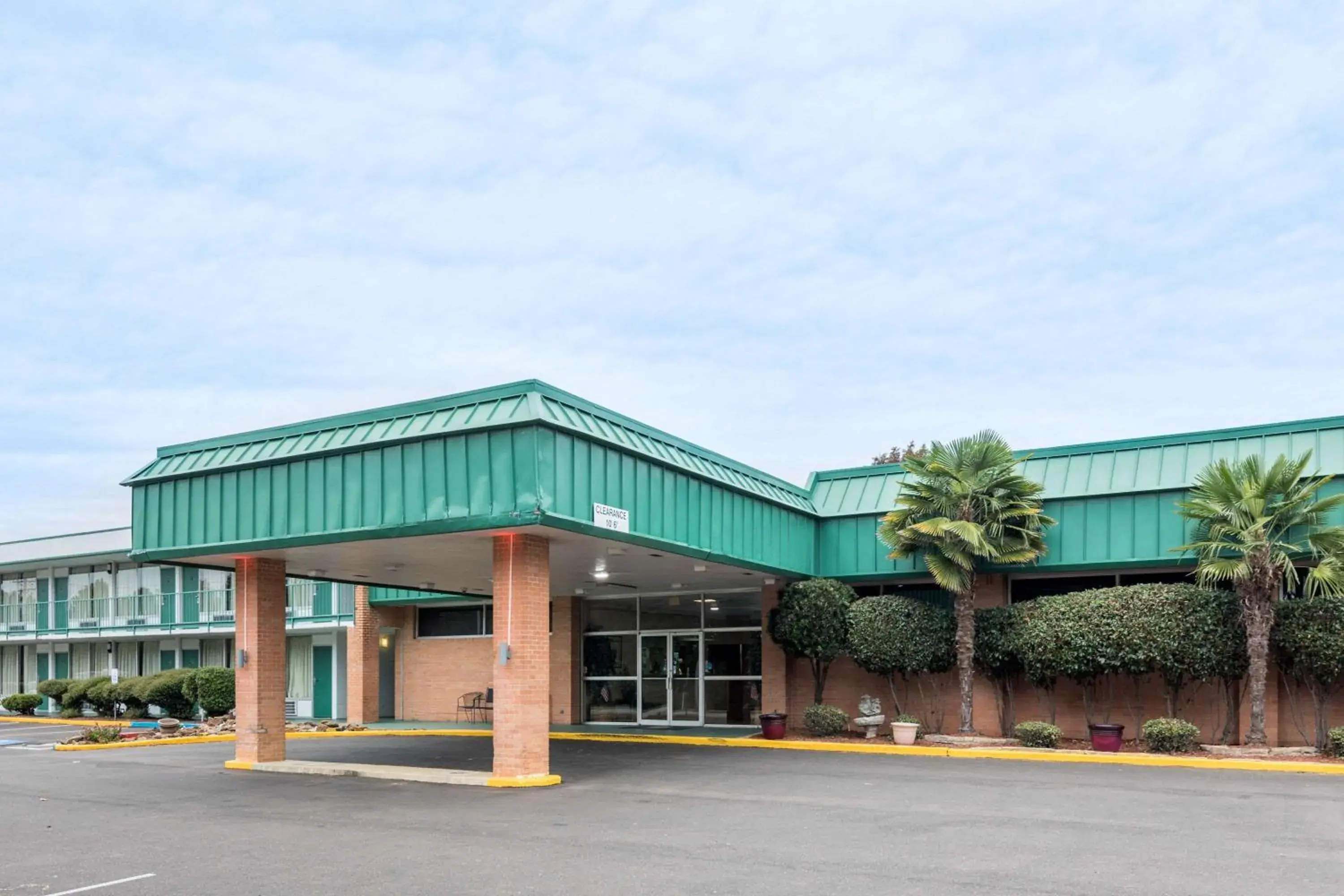 Property building in Super 8 by Wyndham Hope Property building in Super 8 by Wyndham Hope