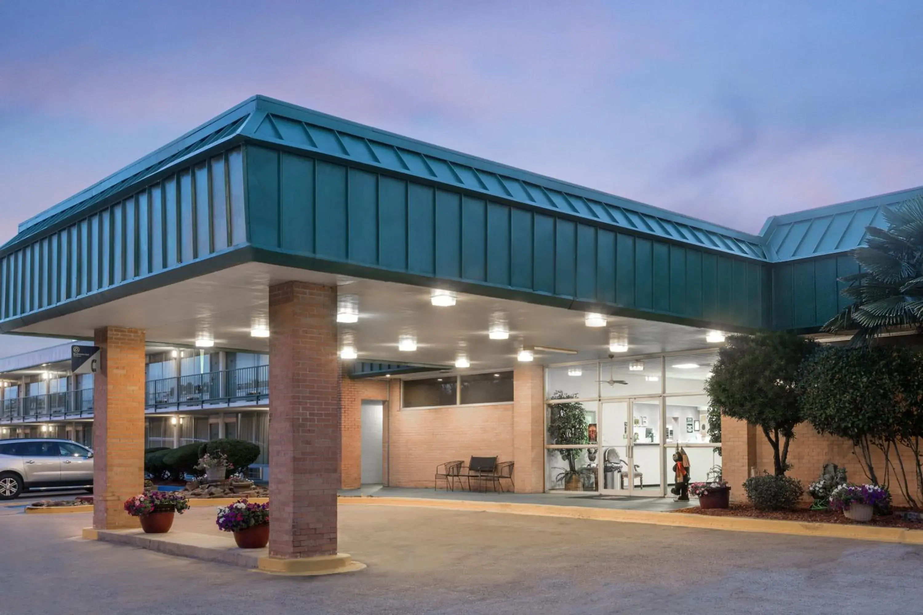 Property building in Super 8 by Wyndham Hope Property building in Super 8 by Wyndham Hope