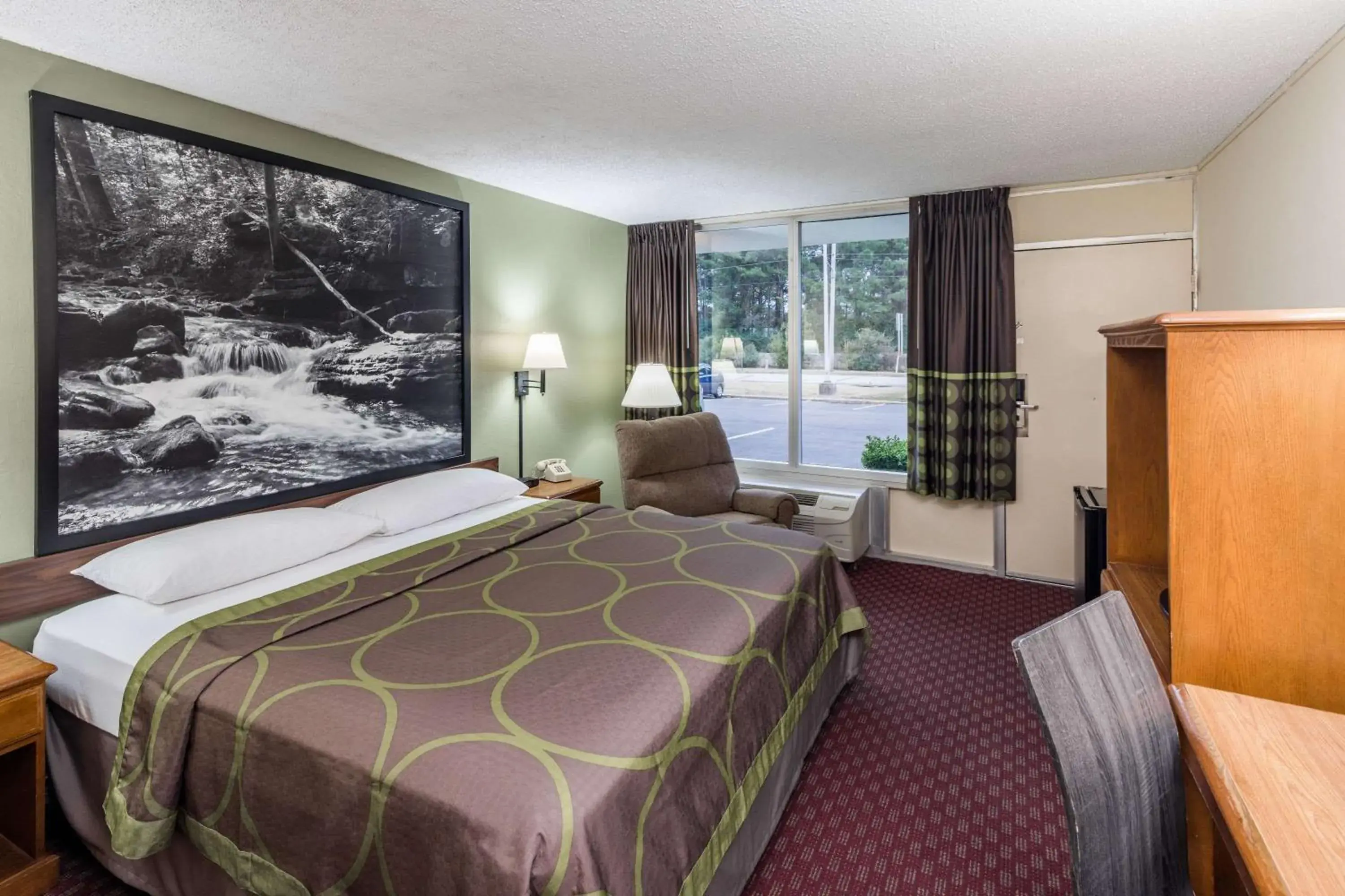 Photo of the whole room in Super 8 by Wyndham Hope Photo of the whole room in Super 8 by Wyndham Hope