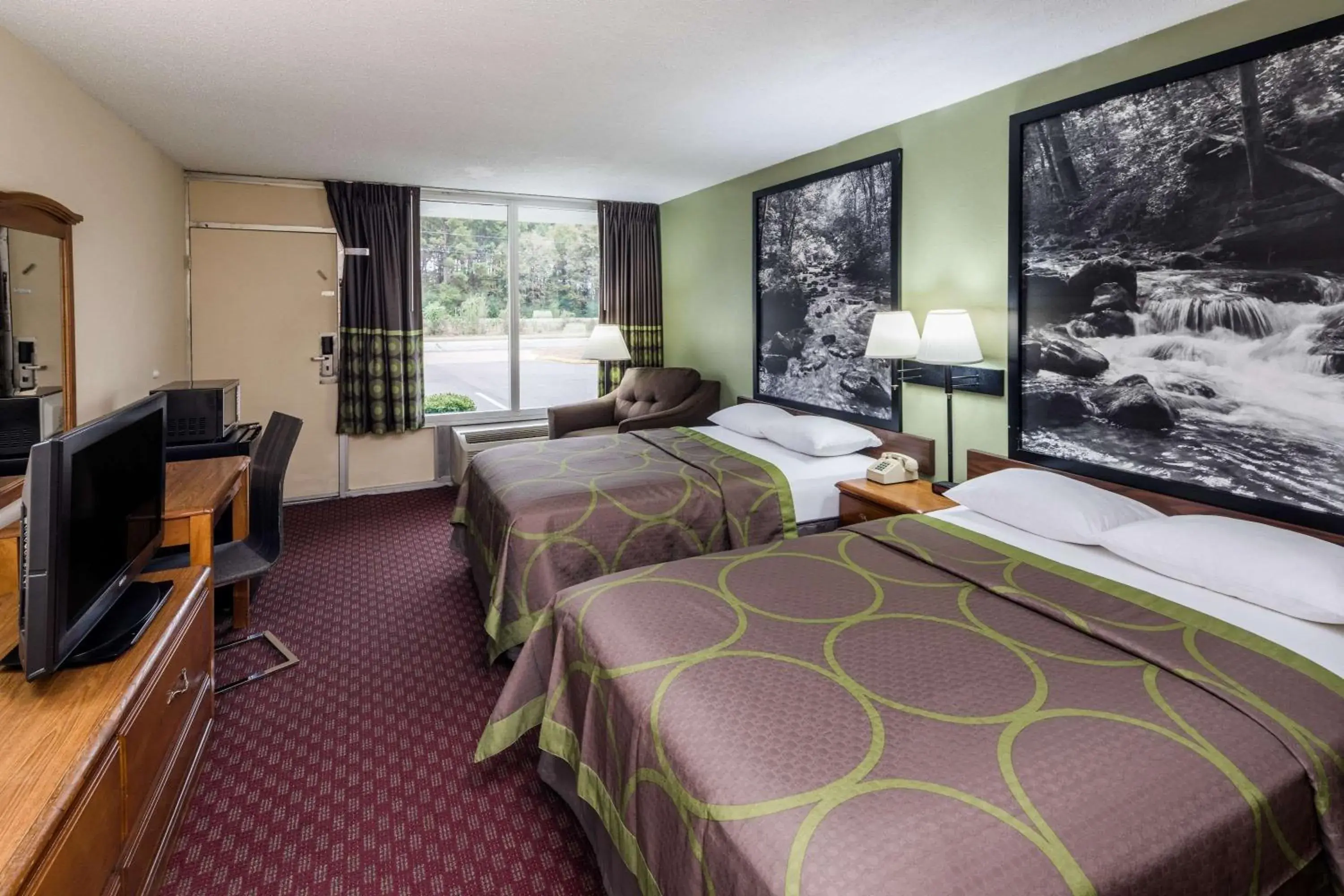 Photo of the whole room in Super 8 by Wyndham Hope Photo of the whole room in Super 8 by Wyndham Hope