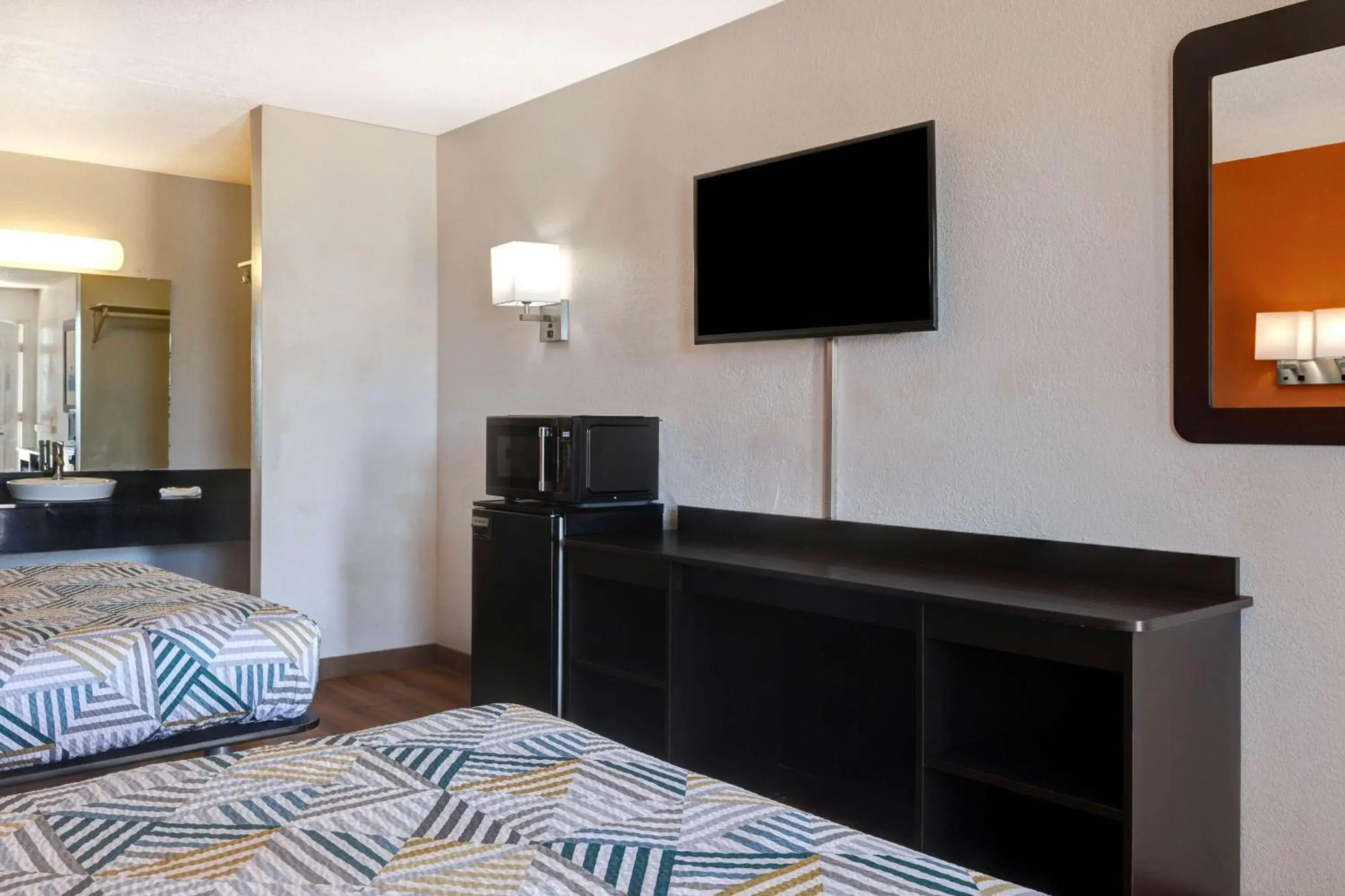 Bedroom, Bed in Motel 6-Rolla, MO Bedroom, Bed in Motel 6-Rolla, MO