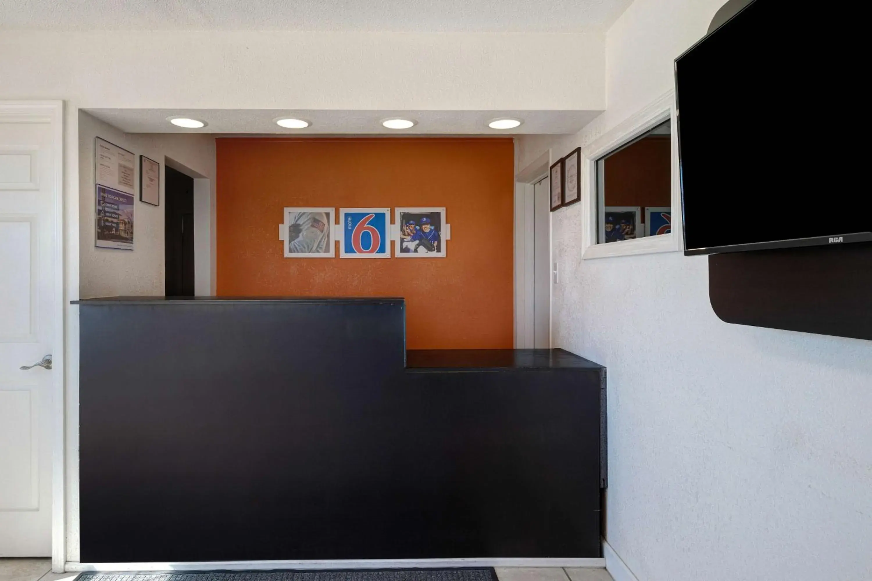 Lobby or reception in Motel 6-Rolla, MO Lobby or reception in Motel 6-Rolla, MO