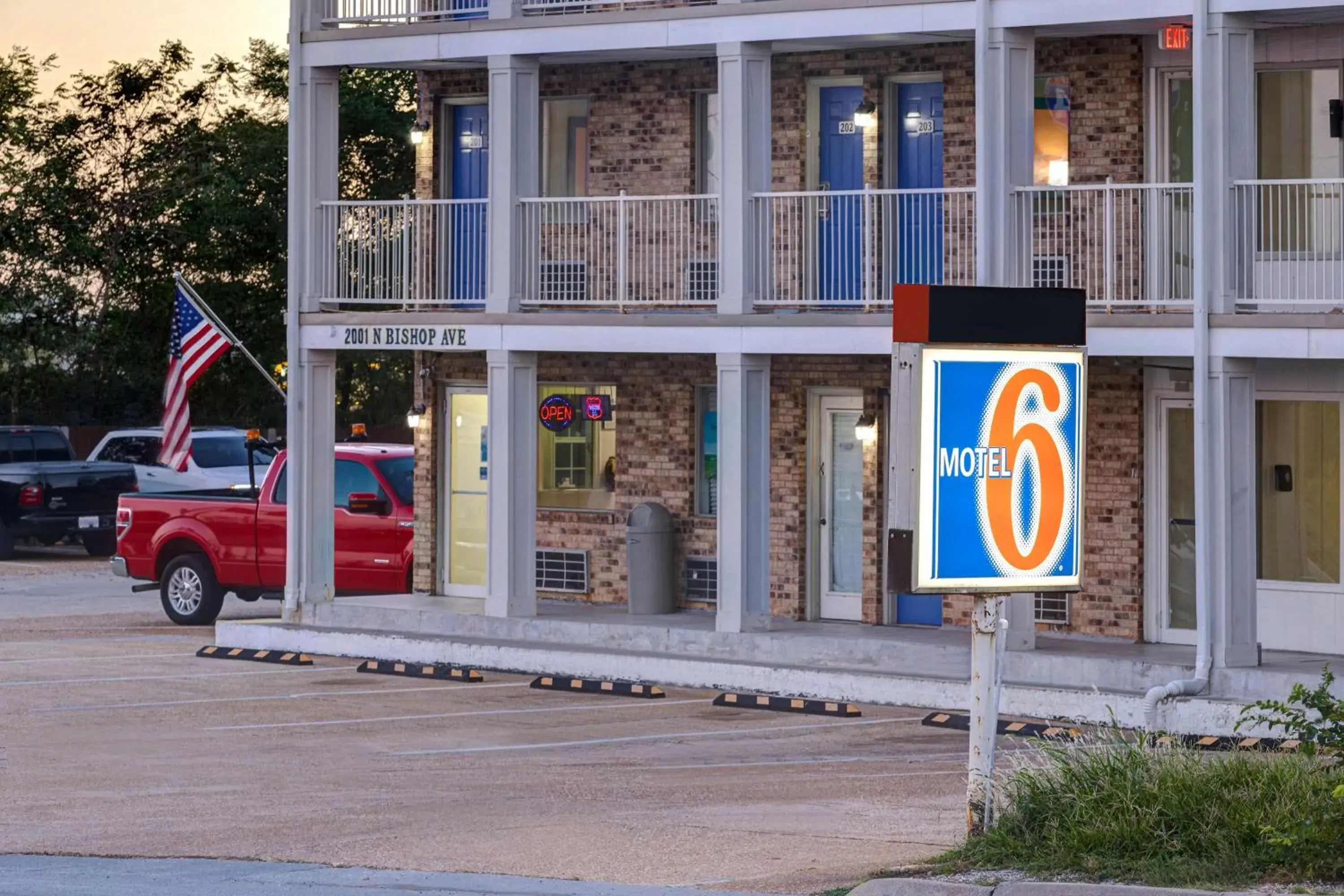 Property building in Motel 6-Rolla, MO Property building in Motel 6-Rolla, MO