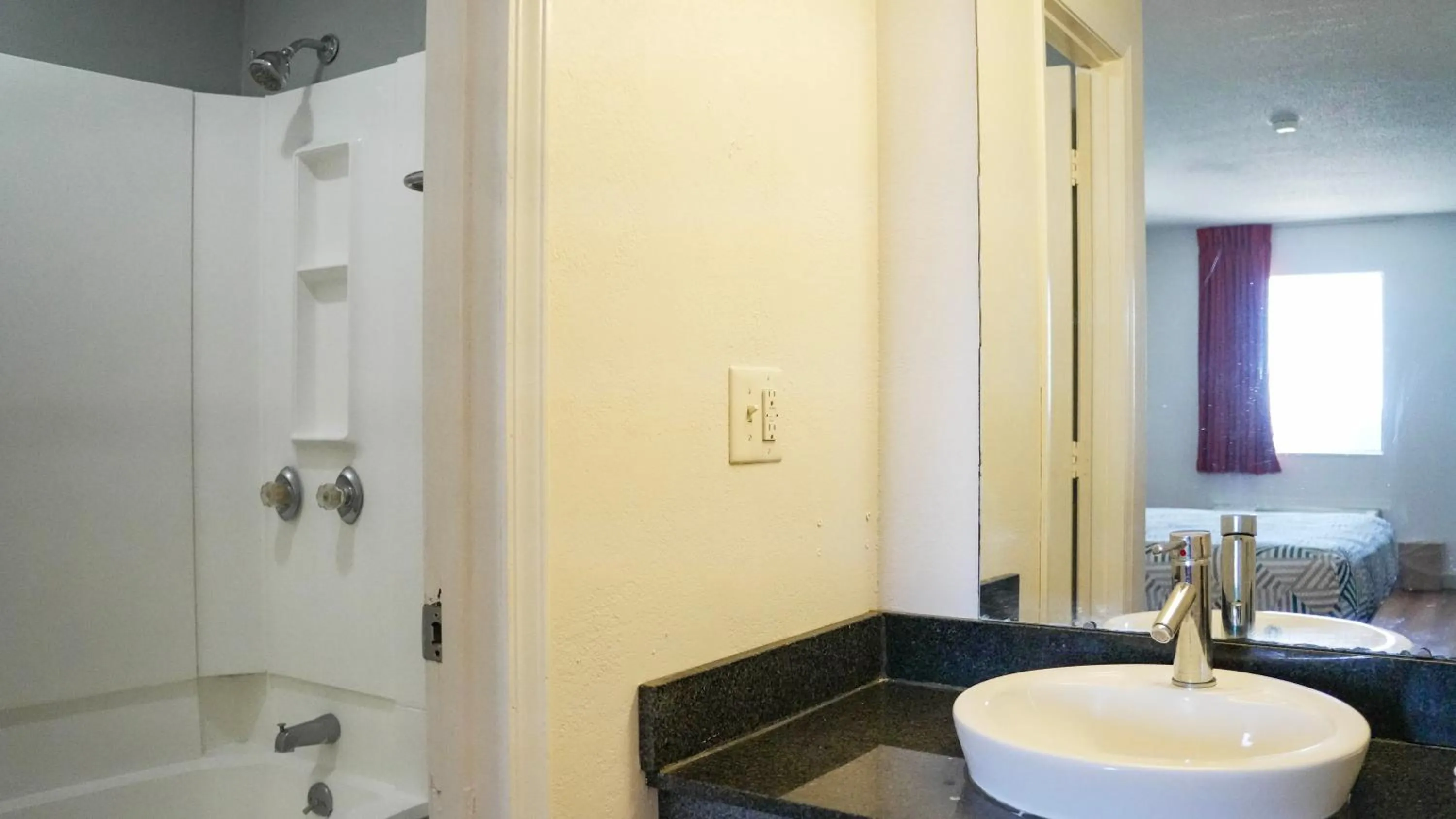 Bathroom in Motel 6-Rolla, MO