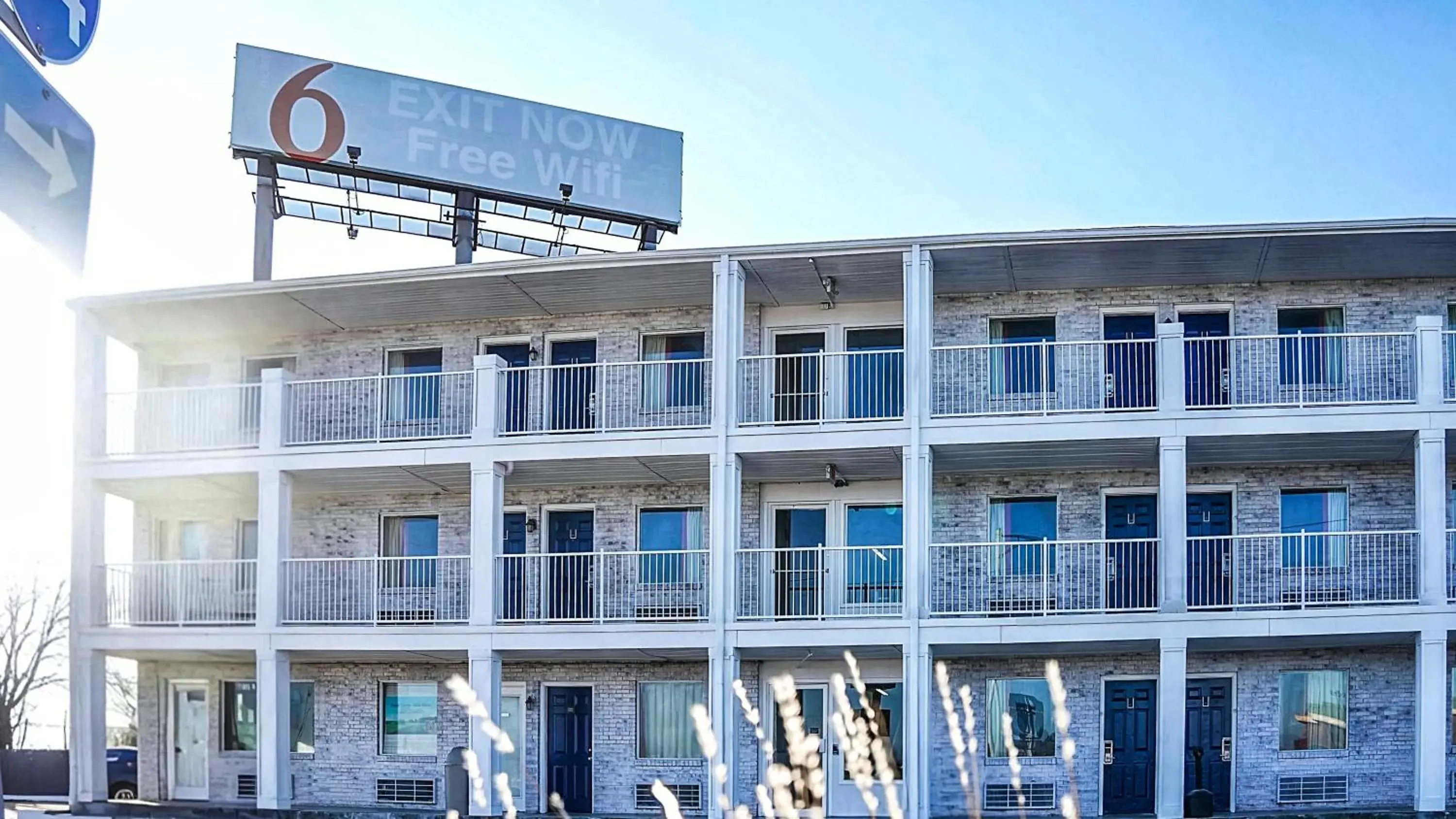 Property building in Motel 6-Rolla, MO Property building in Motel 6-Rolla, MO