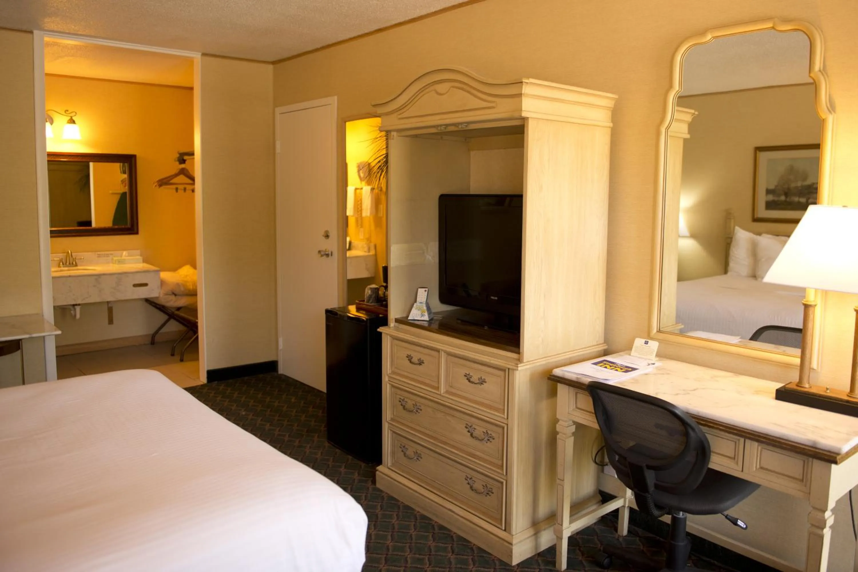 TV and multimedia, Bed in Travelodge by Wyndham Ogallala