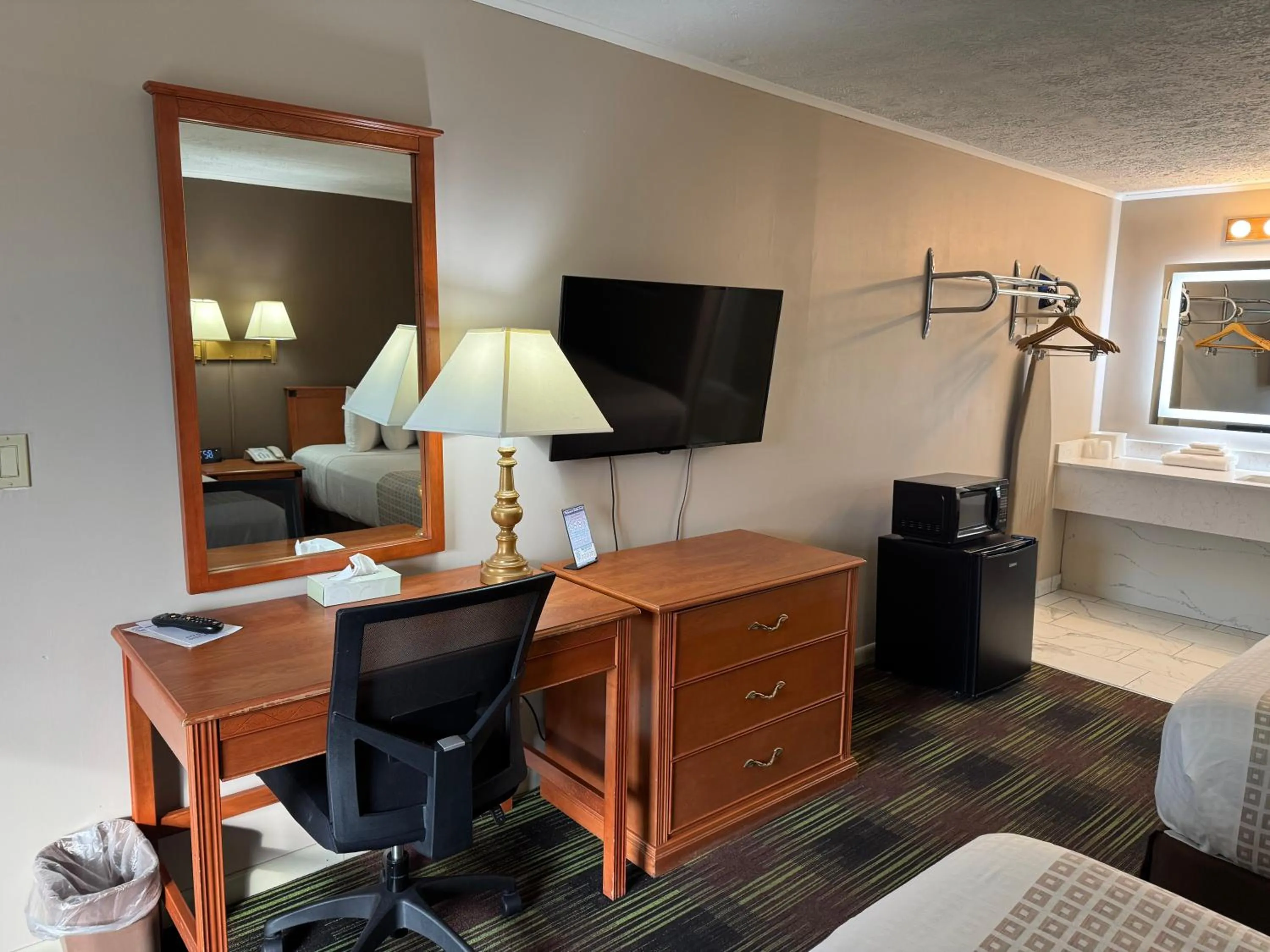 TV and multimedia in South Shore Inn