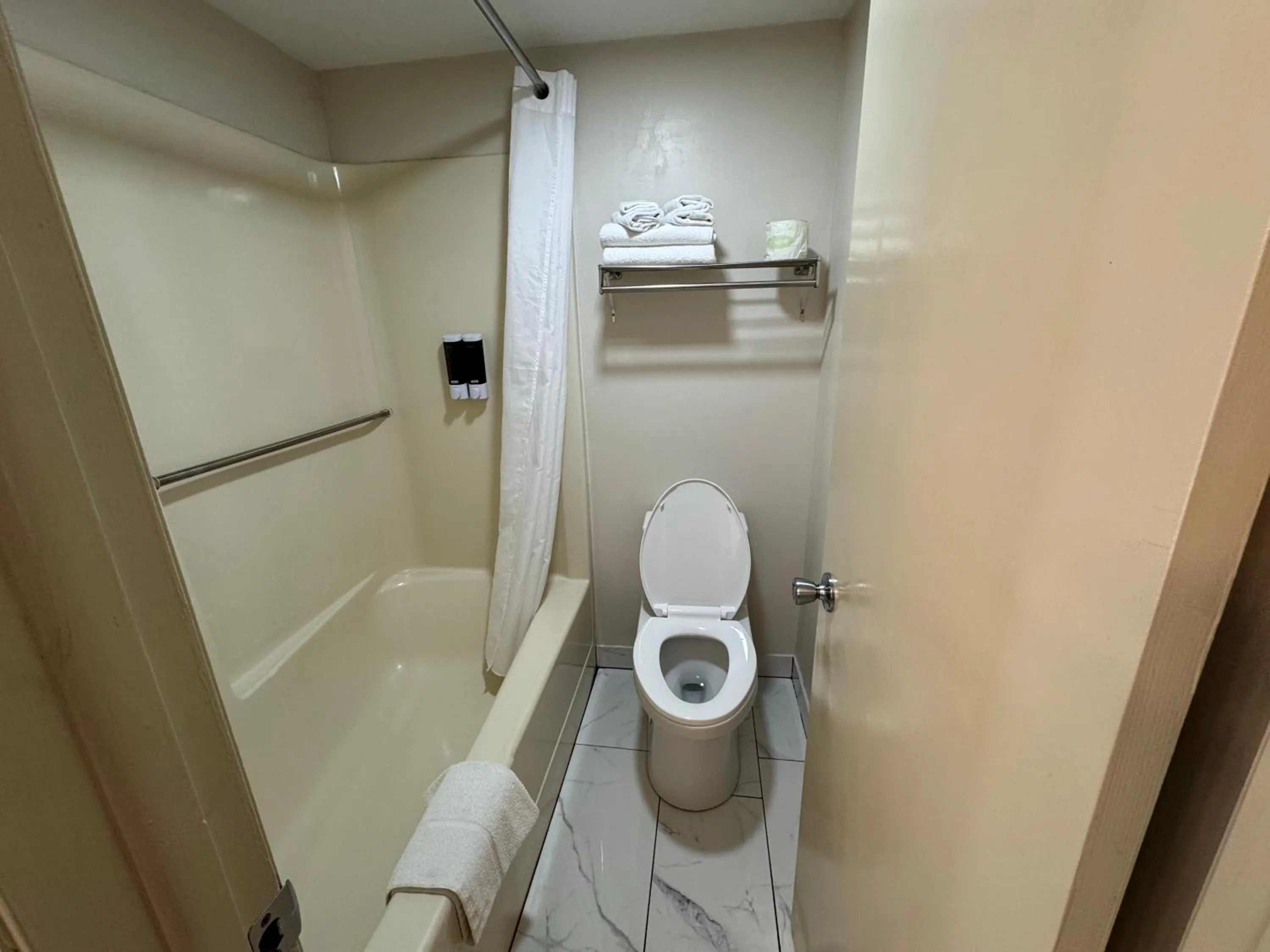 Bathroom in South Shore Inn