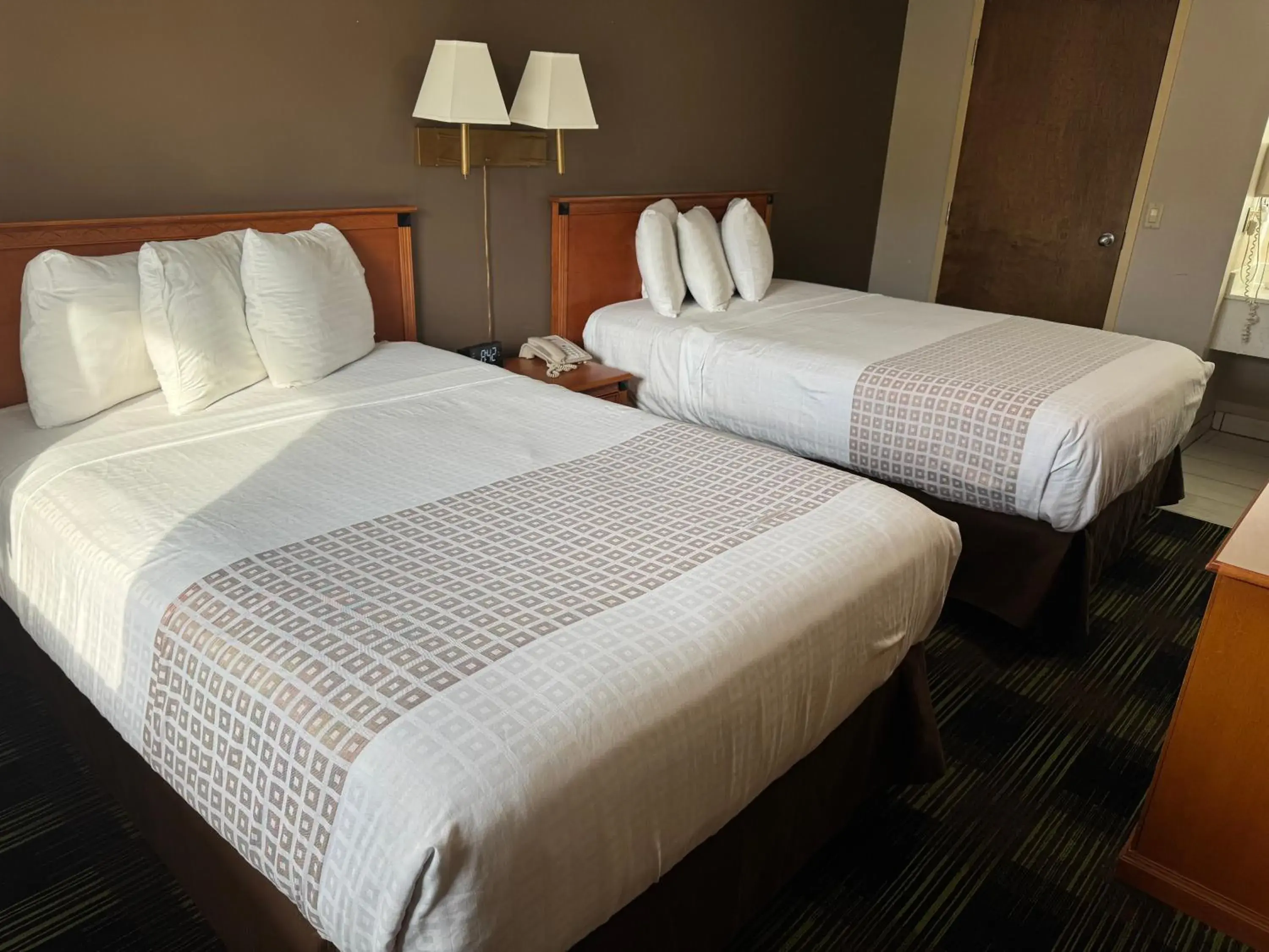 Bedroom, Bed in South Shore Inn Bedroom, Bed in South Shore Inn