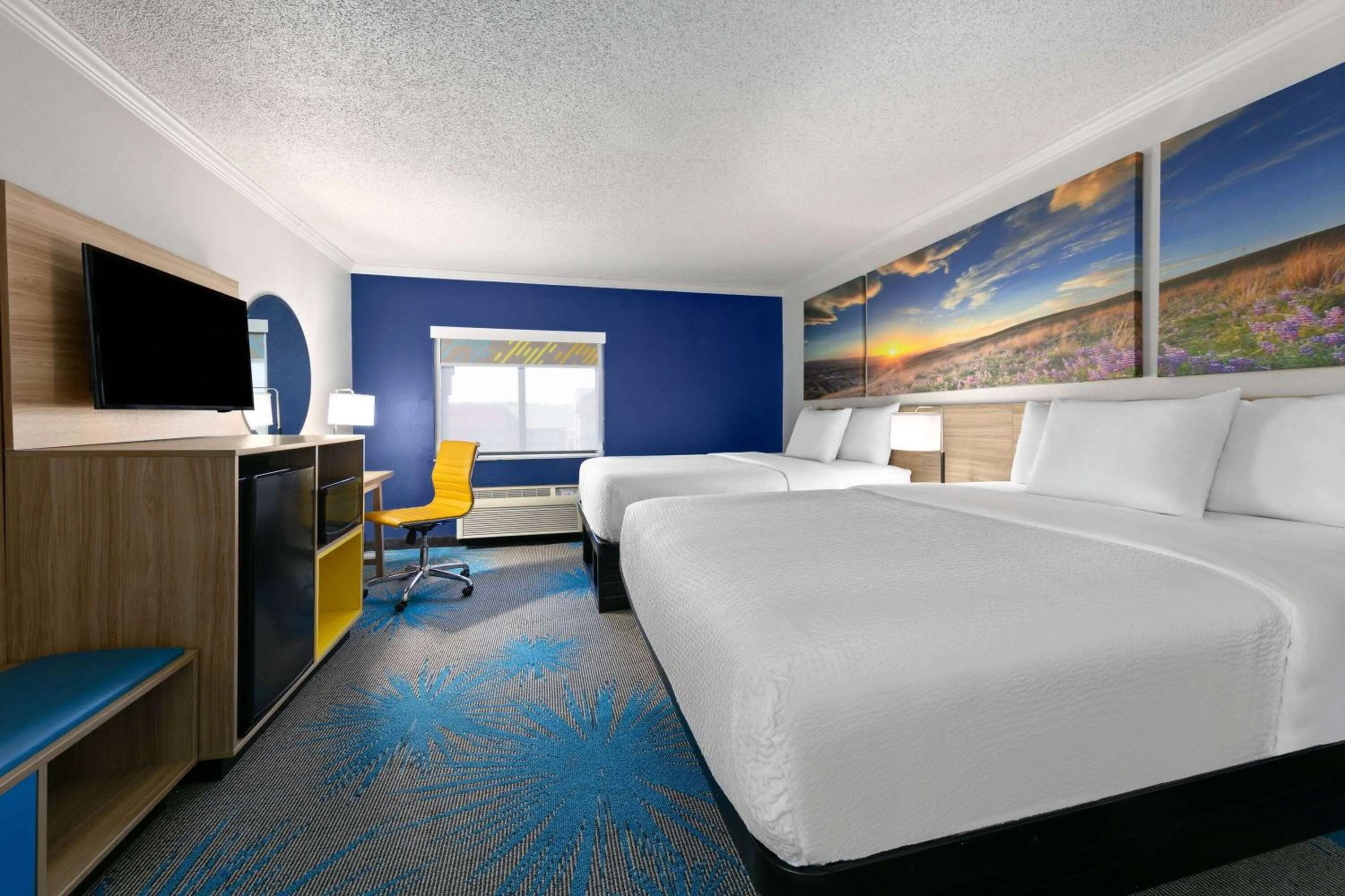 Photo of the whole room, Bed in Days Inn by Wyndham Fort Smith
