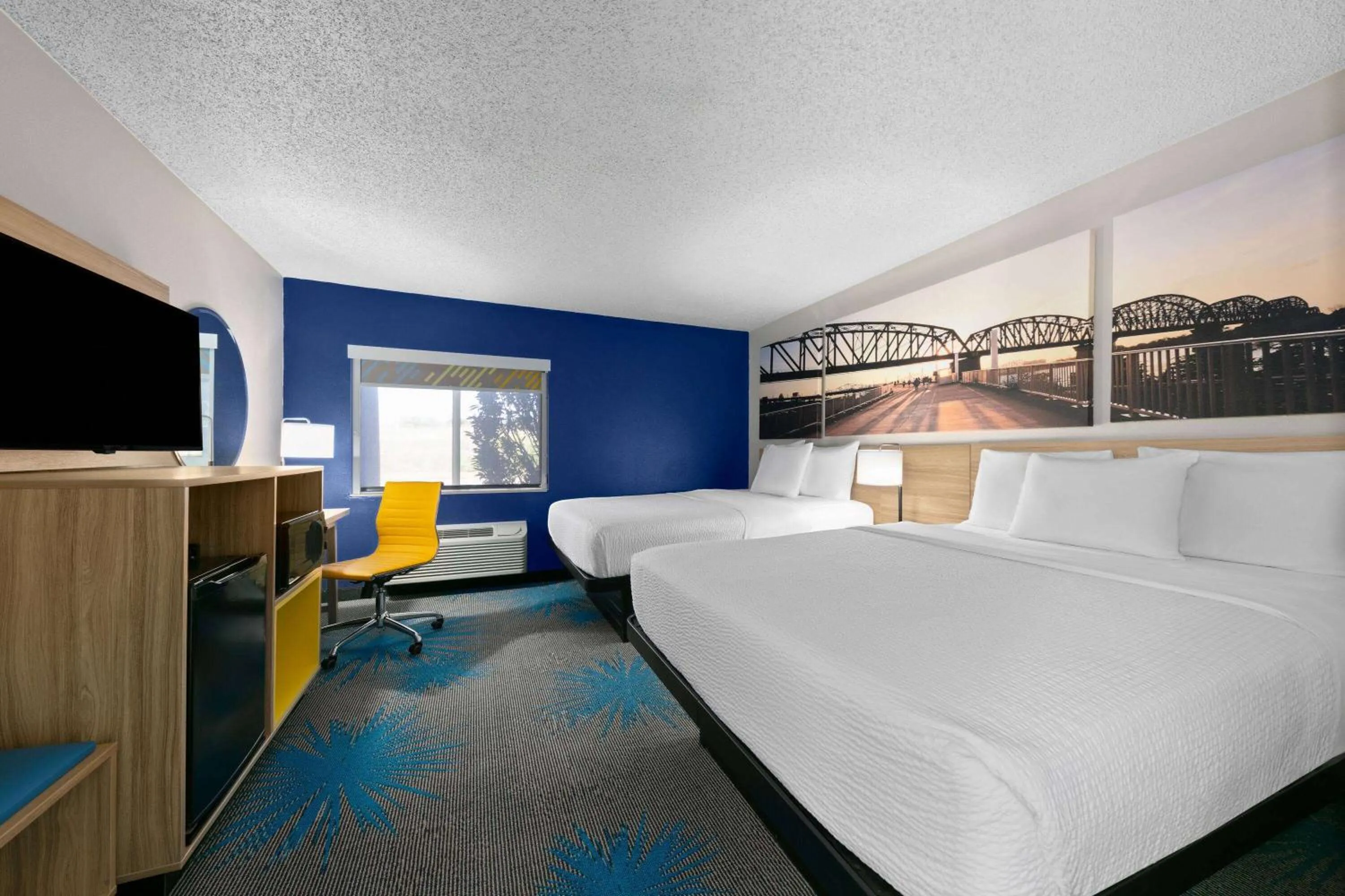 Photo of the whole room, Bed in Days Inn by Wyndham Fort Smith