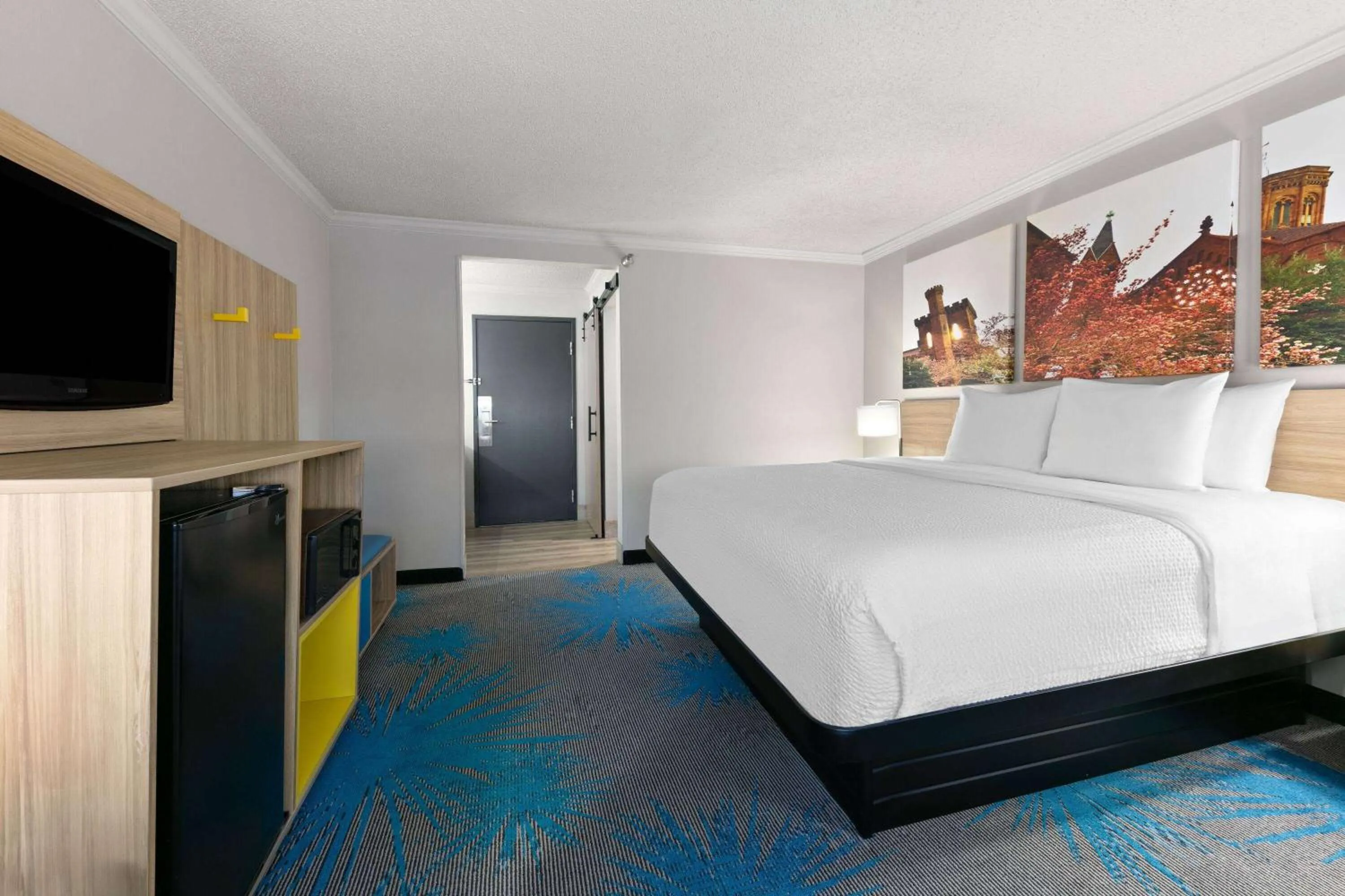 Photo of the whole room, Bed in Days Inn by Wyndham Fort Smith