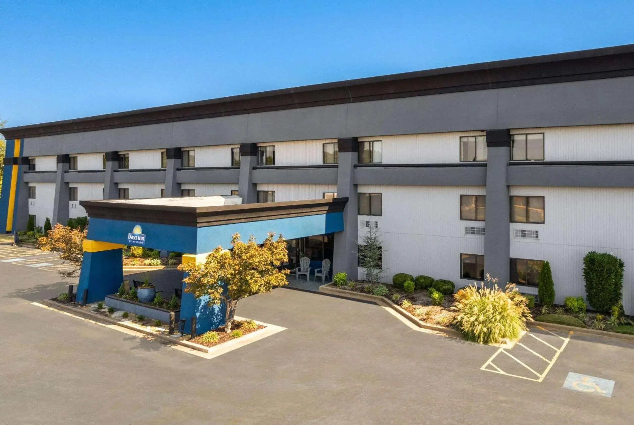 Property building in Days Inn by Wyndham Fort Smith Property building in Days Inn by Wyndham Fort Smith