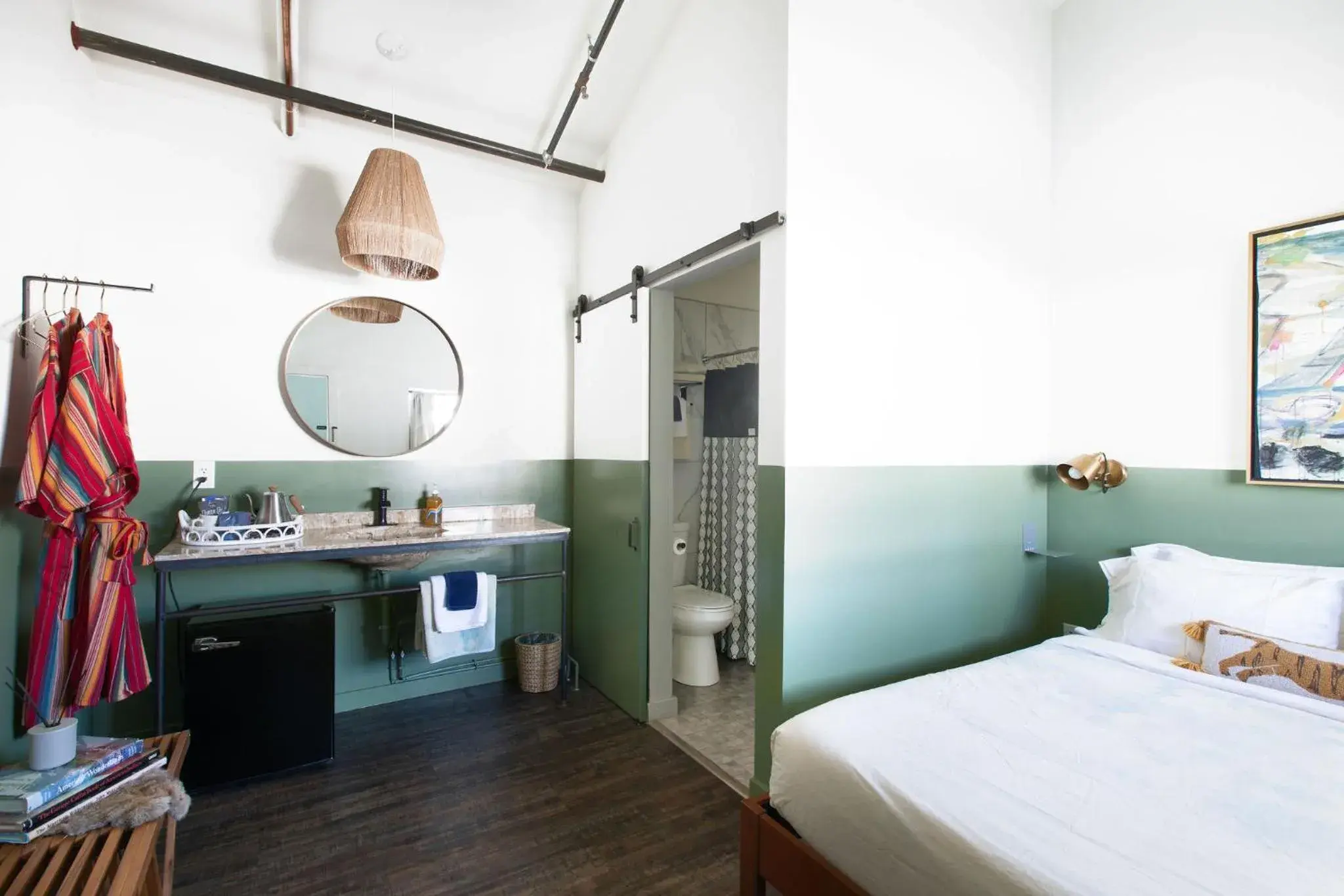 Deluxe Queen Room in Mellow Moon Lodge Deluxe Queen Room in Mellow Moon Lodge