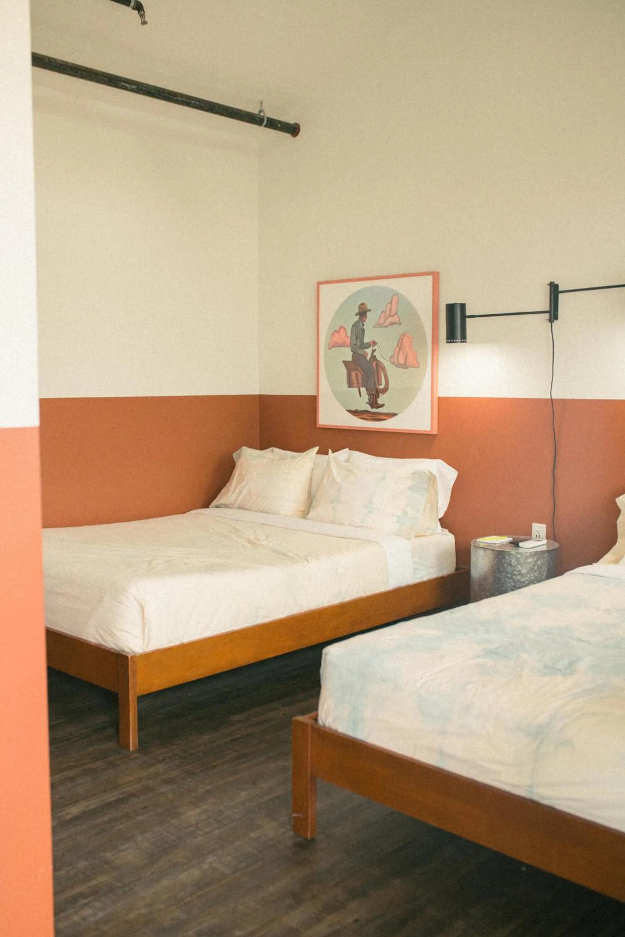 Photo of the whole room, Bed in Mellow Moon Lodge