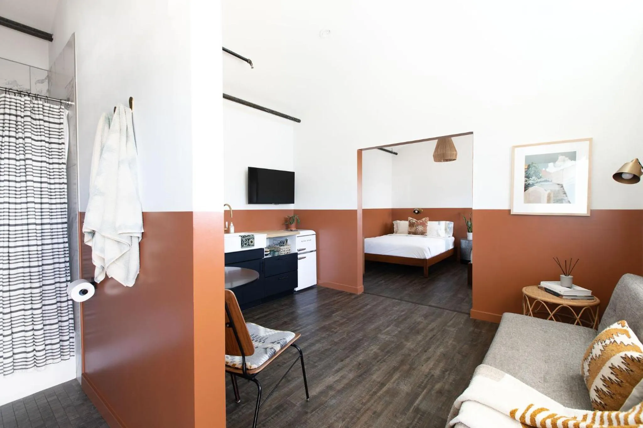 Bathroom, Bed in Mellow Moon Lodge