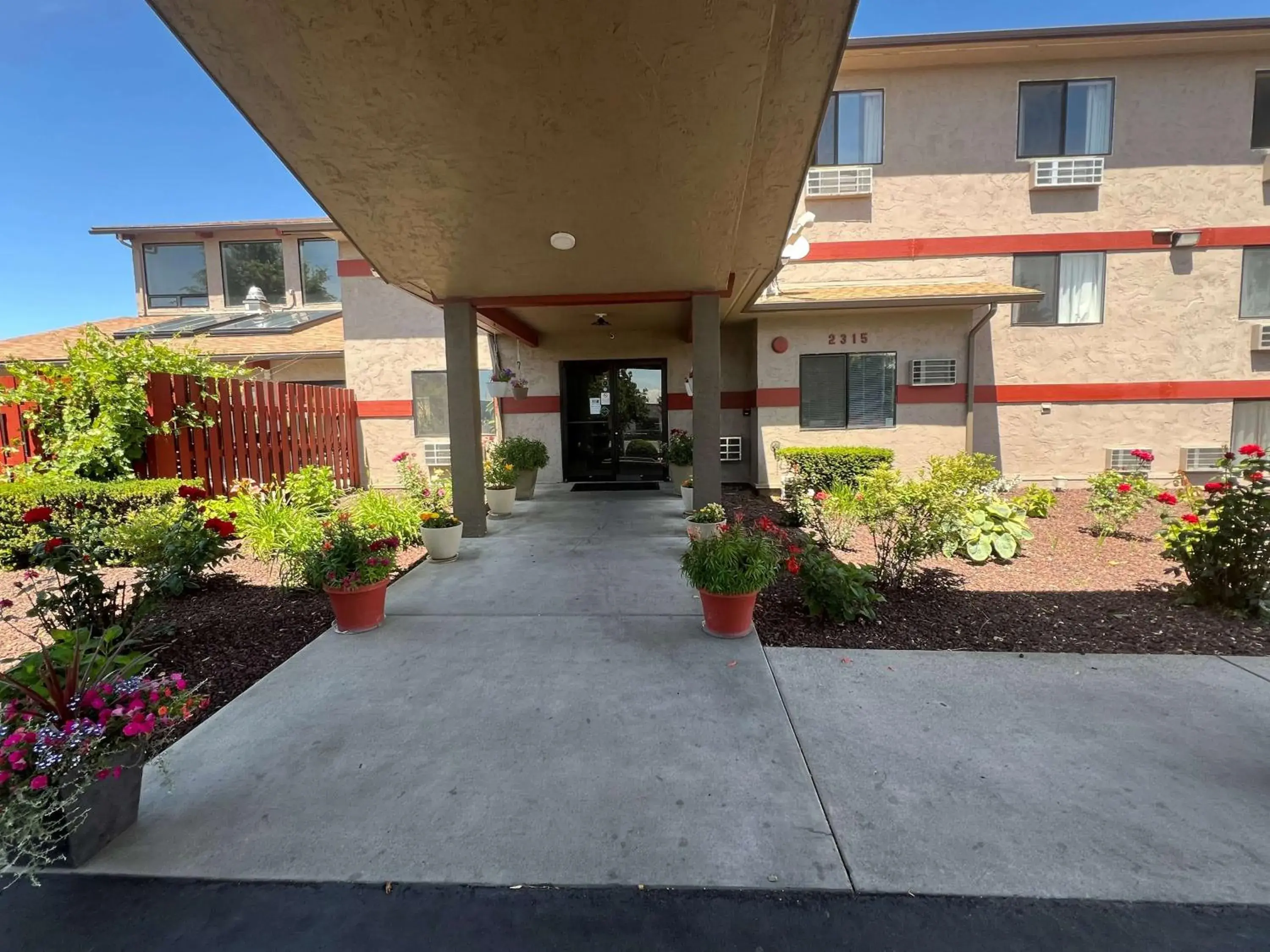 Property building in Super 8 by Wyndham Walla Walla Property building in Super 8 by Wyndham Walla Walla