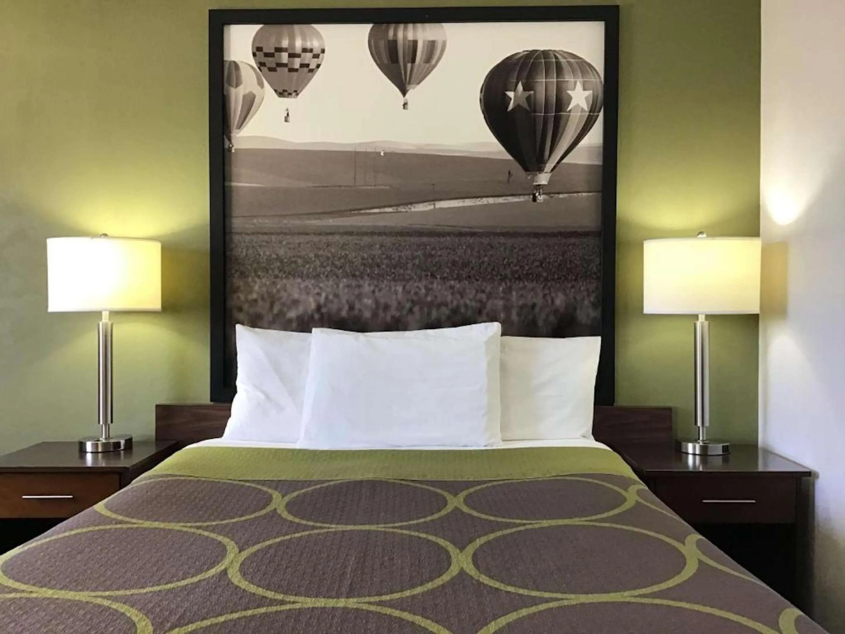 Bedroom, Bed in Super 8 by Wyndham Walla Walla