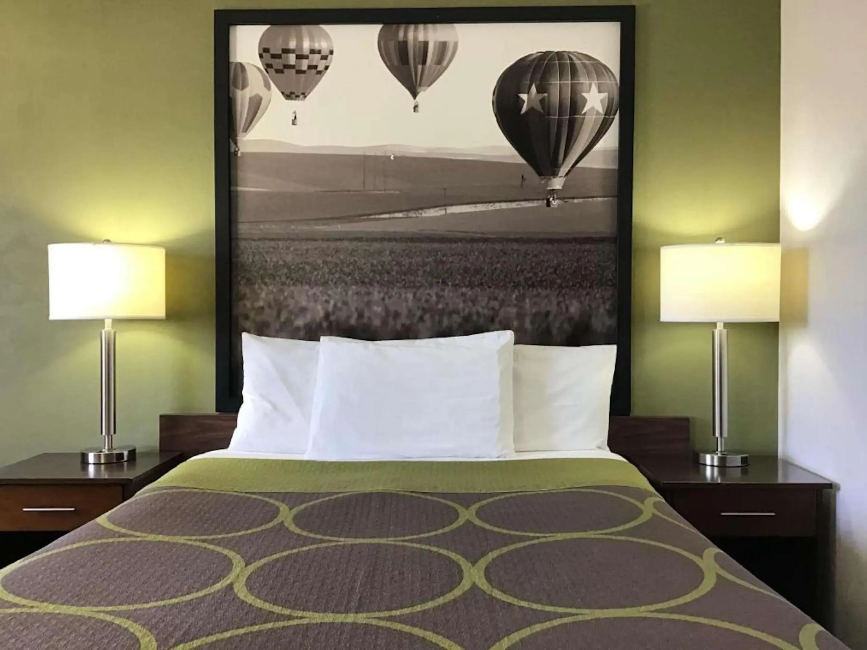 Bedroom, Bed in Super 8 by Wyndham Walla Walla Bedroom, Bed in Super 8 by Wyndham Walla Walla