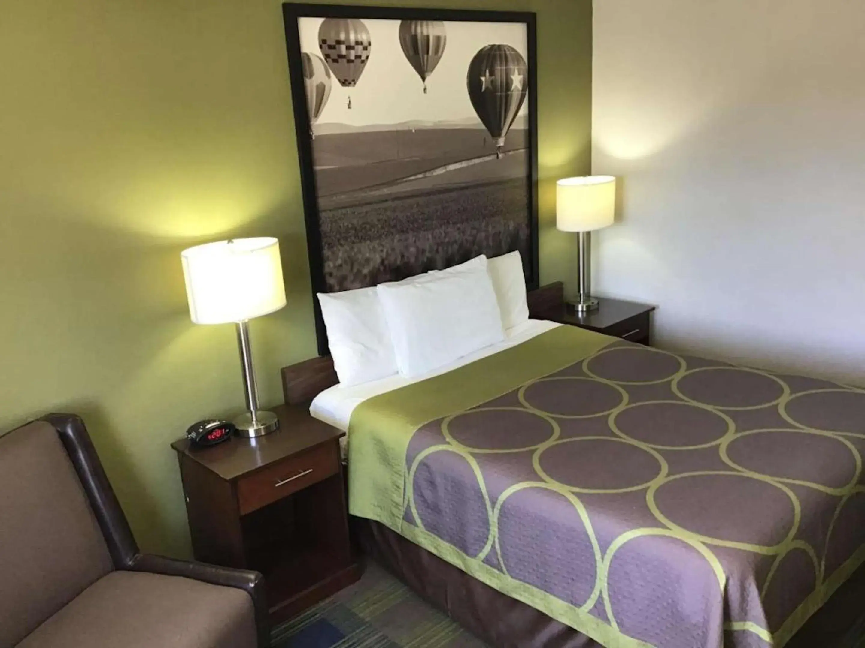 Bedroom, Bed in Super 8 by Wyndham Walla Walla Bedroom, Bed in Super 8 by Wyndham Walla Walla