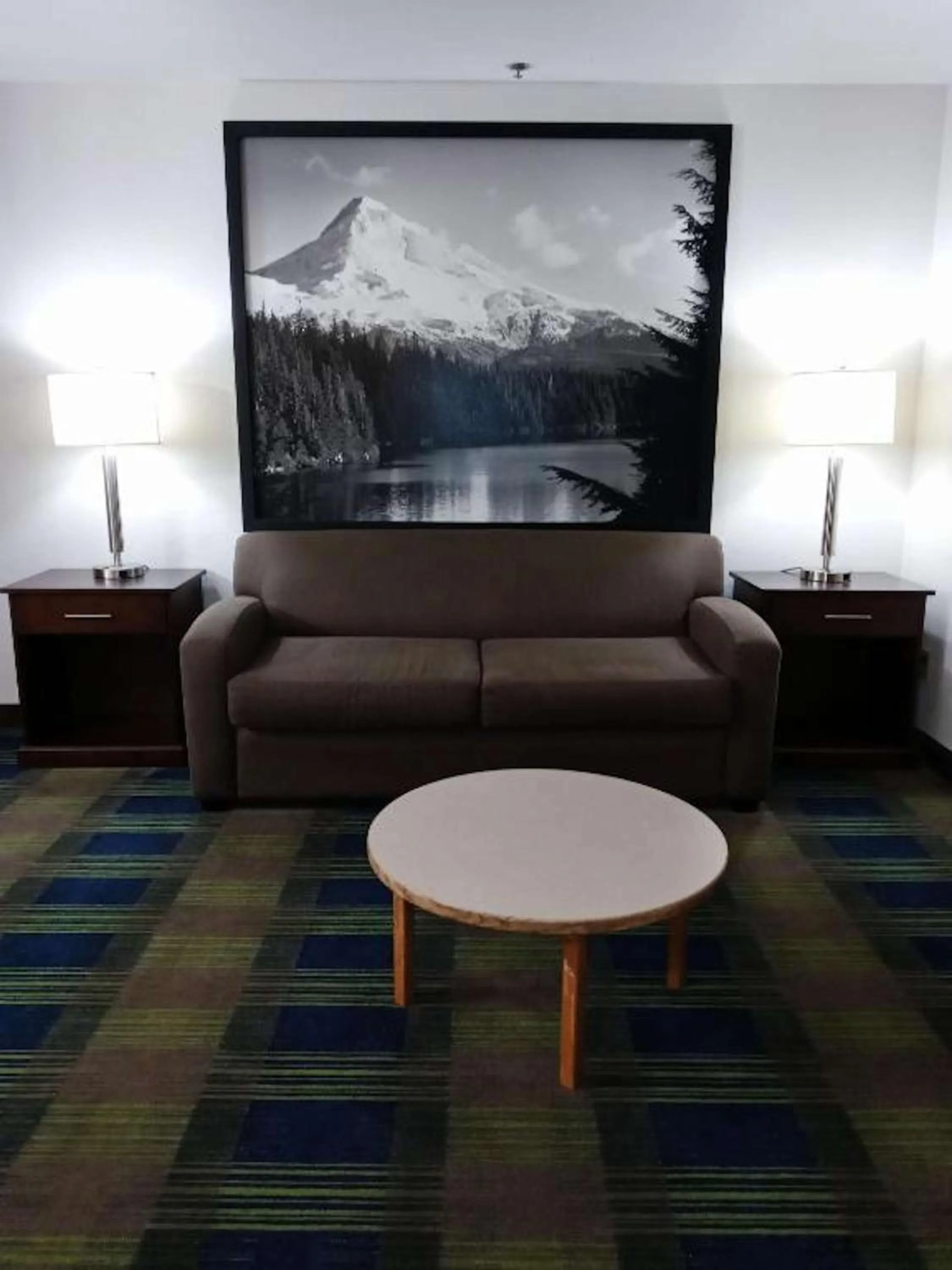 Photo of the whole room in Super 8 by Wyndham Walla Walla