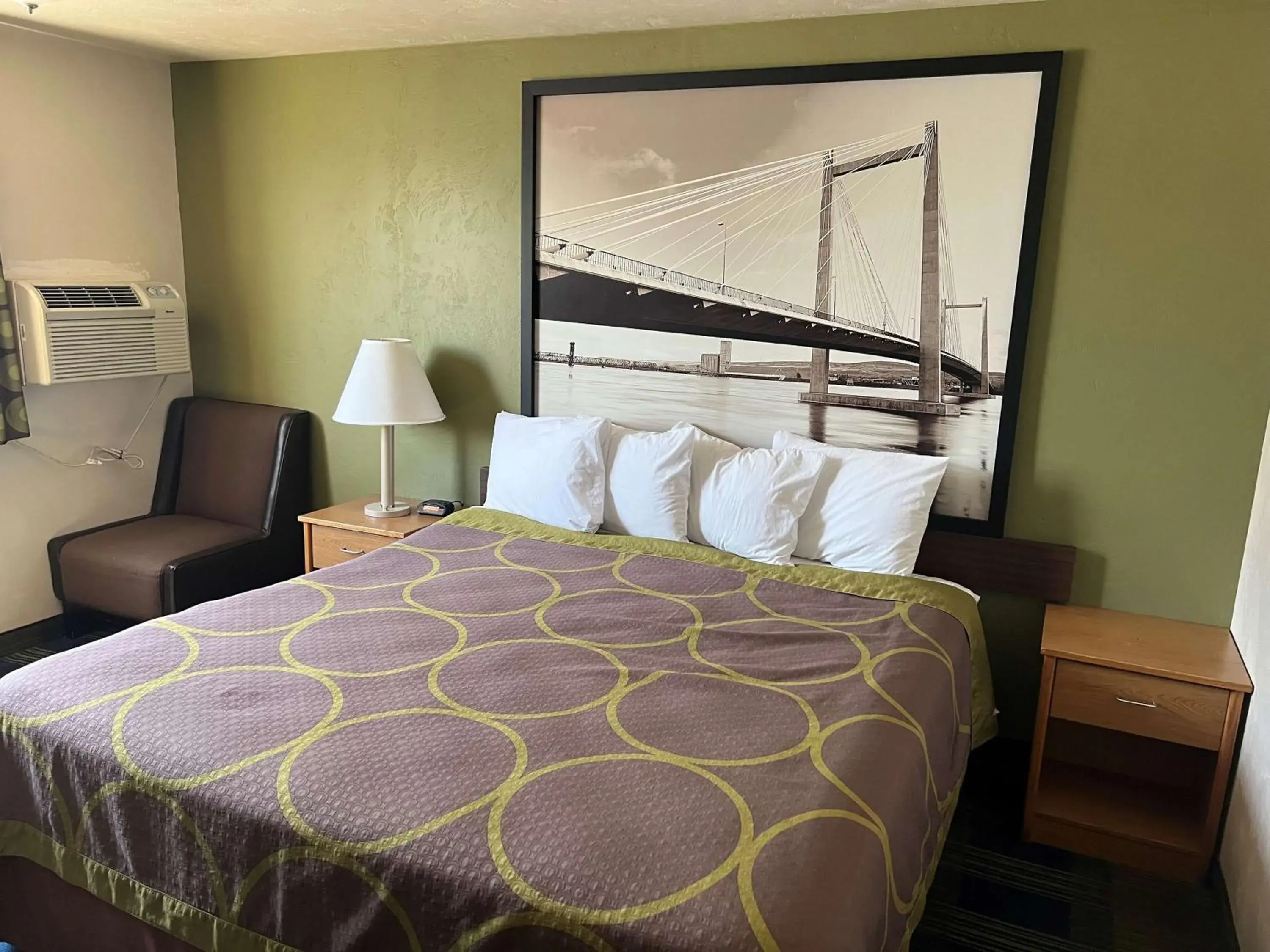 Bedroom, Bed in Super 8 by Wyndham Walla Walla Bedroom, Bed in Super 8 by Wyndham Walla Walla