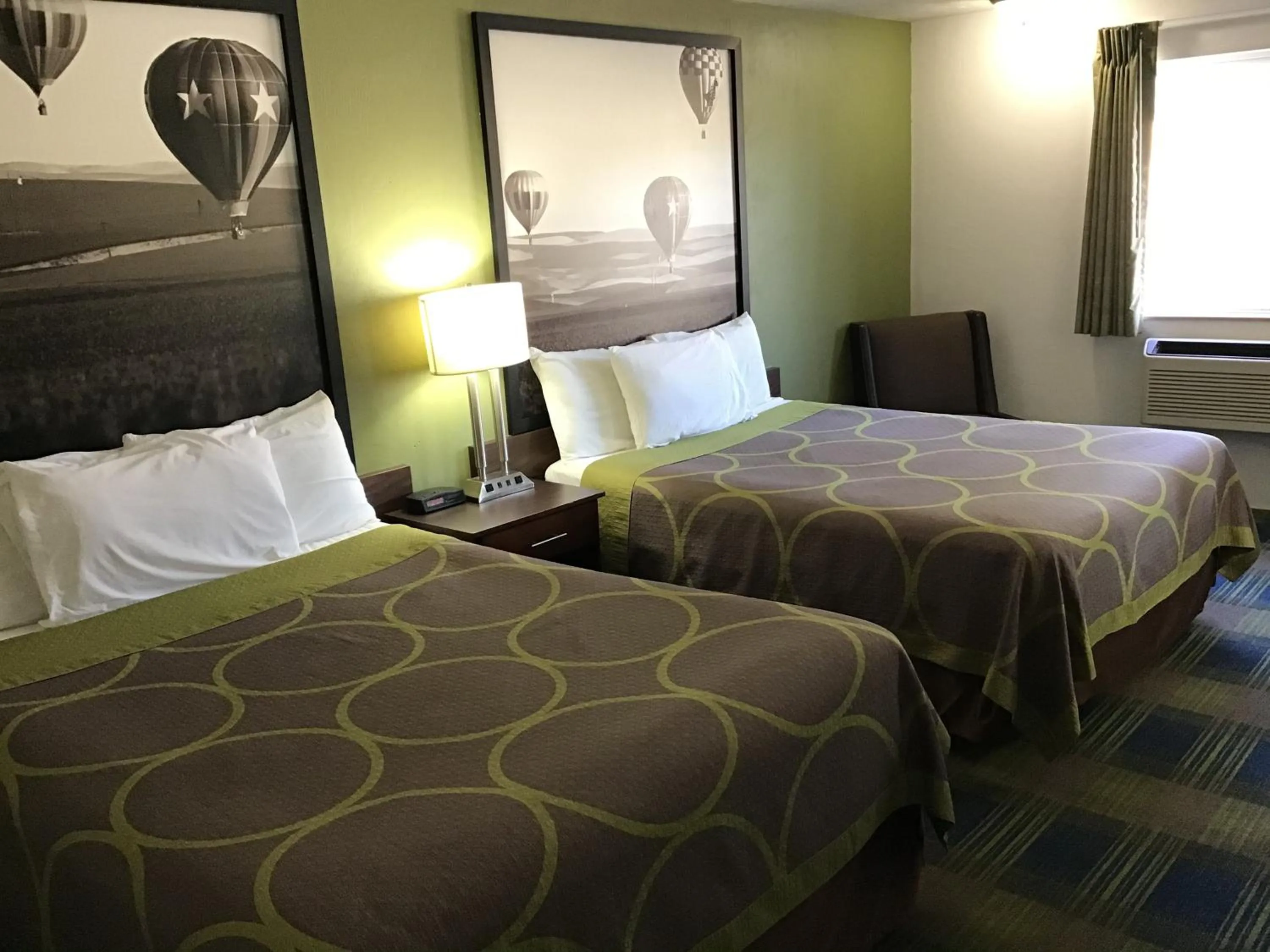 Photo of the whole room, Bed in Super 8 by Wyndham Walla Walla