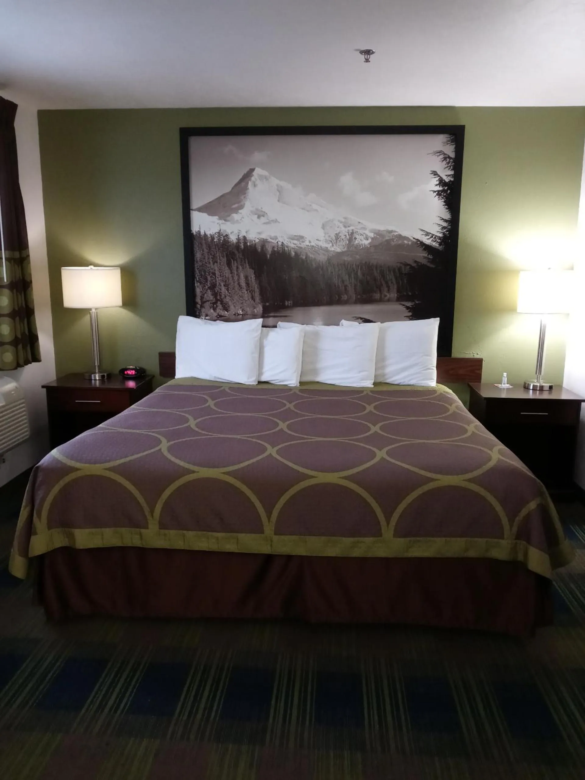 Bed in Super 8 by Wyndham Walla Walla