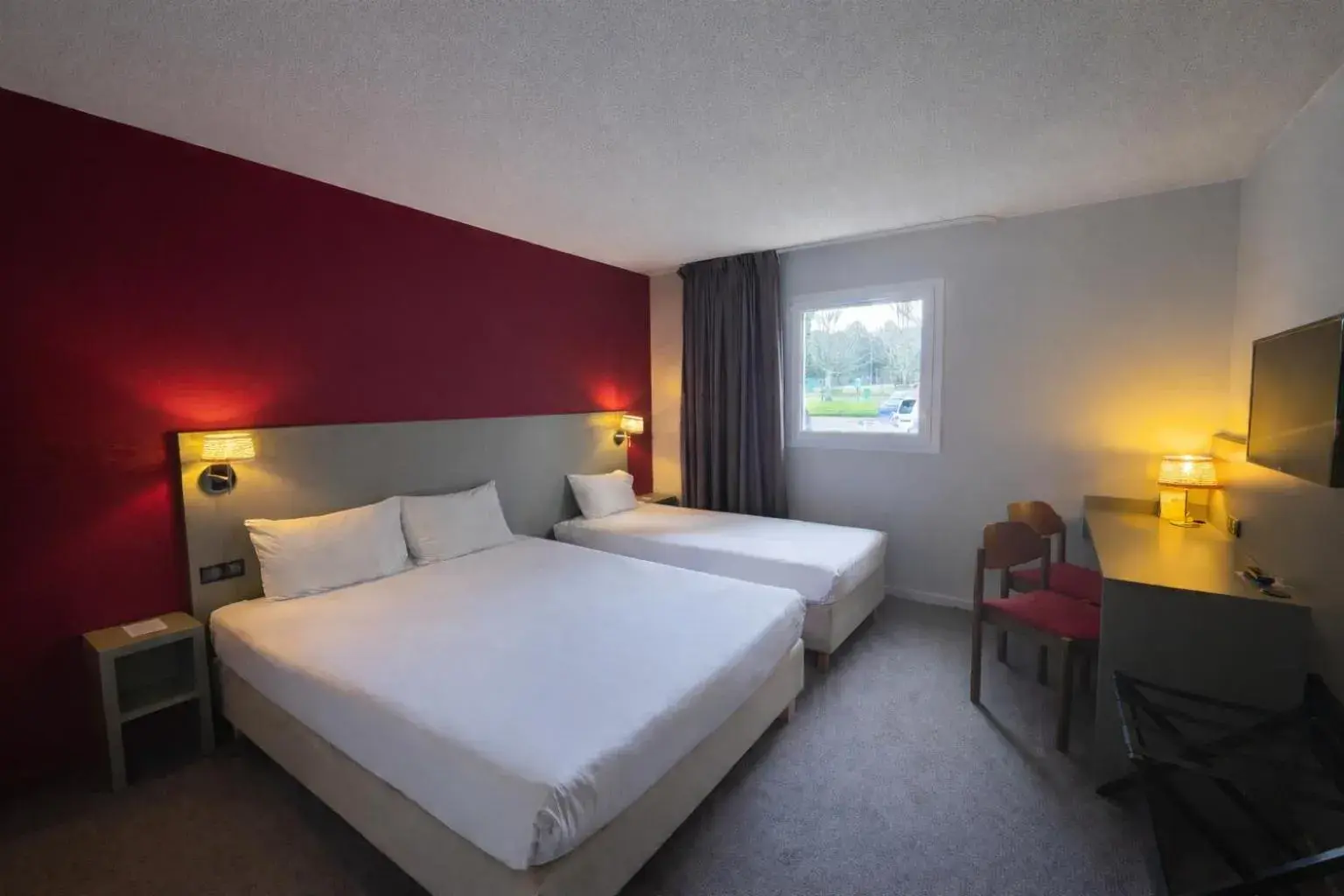 Bedroom, Bed in The Originals City, Hôtel Les Bruyères, Dax Nord Bedroom, Bed in The Originals City, Hôtel Les Bruyères, Dax Nord