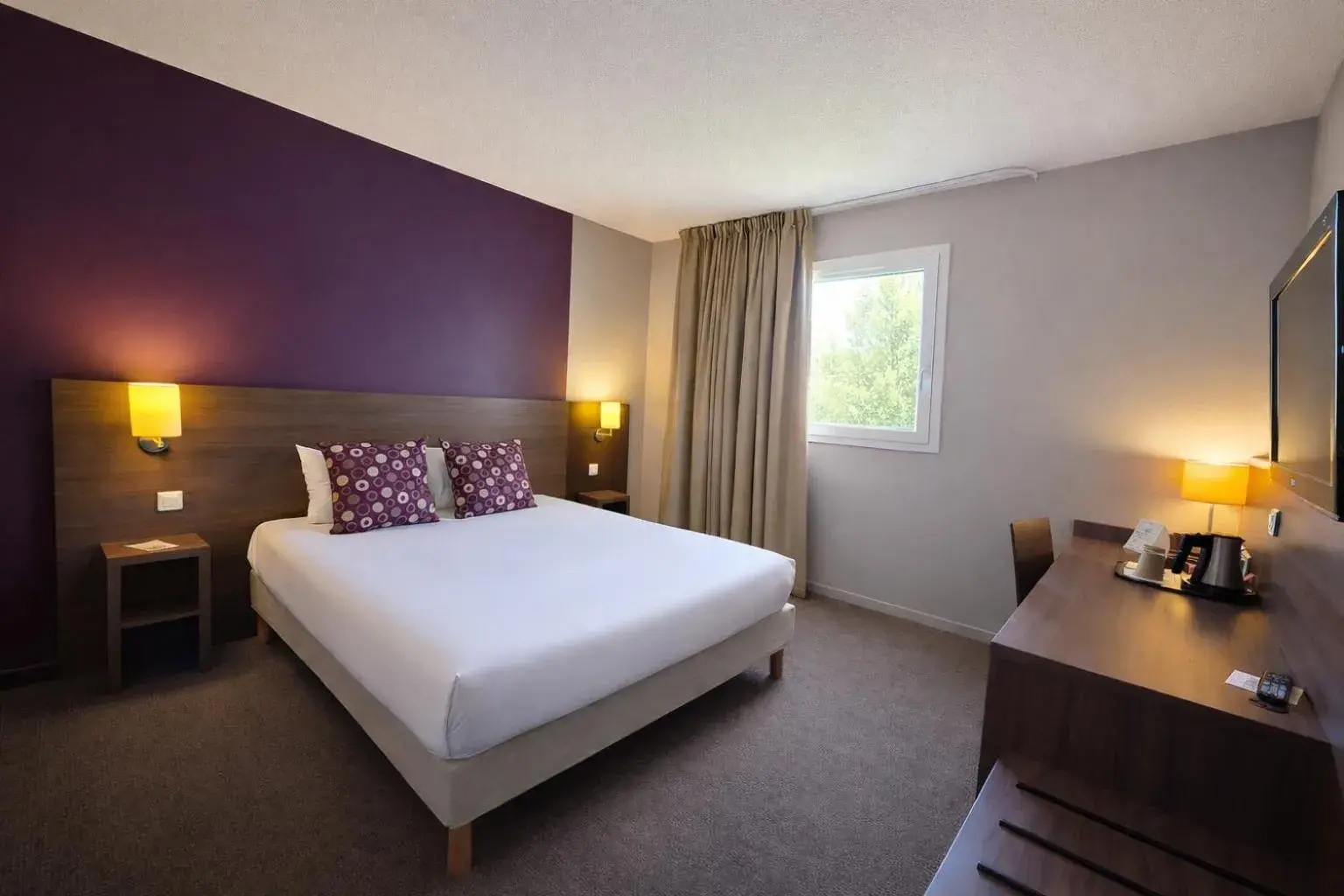 Bedroom, Bed in The Originals City, Hôtel Les Bruyères, Dax Nord Bedroom, Bed in The Originals City, Hôtel Les Bruyères, Dax Nord