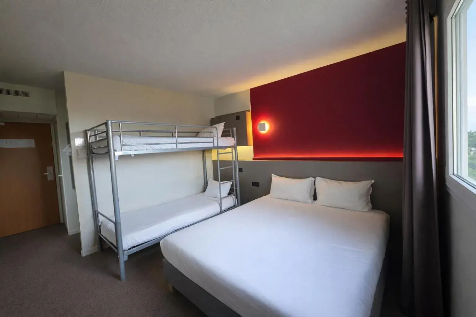 Bedroom, Bed in The Originals City, Hôtel Les Bruyères, Dax Nord Bedroom, Bed in The Originals City, Hôtel Les Bruyères, Dax Nord