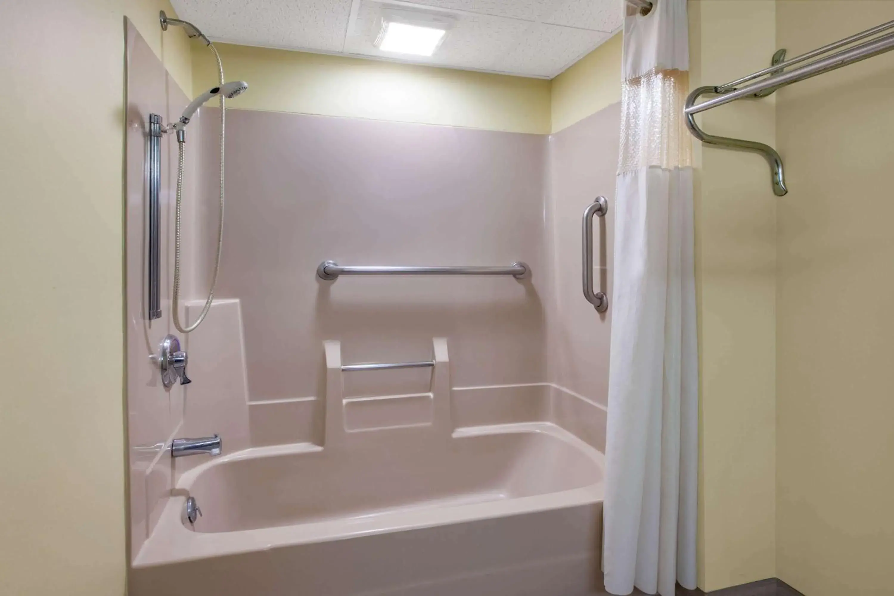 Bathroom in Days Inn by Wyndham Grantville Bathroom in Days Inn by Wyndham Grantville