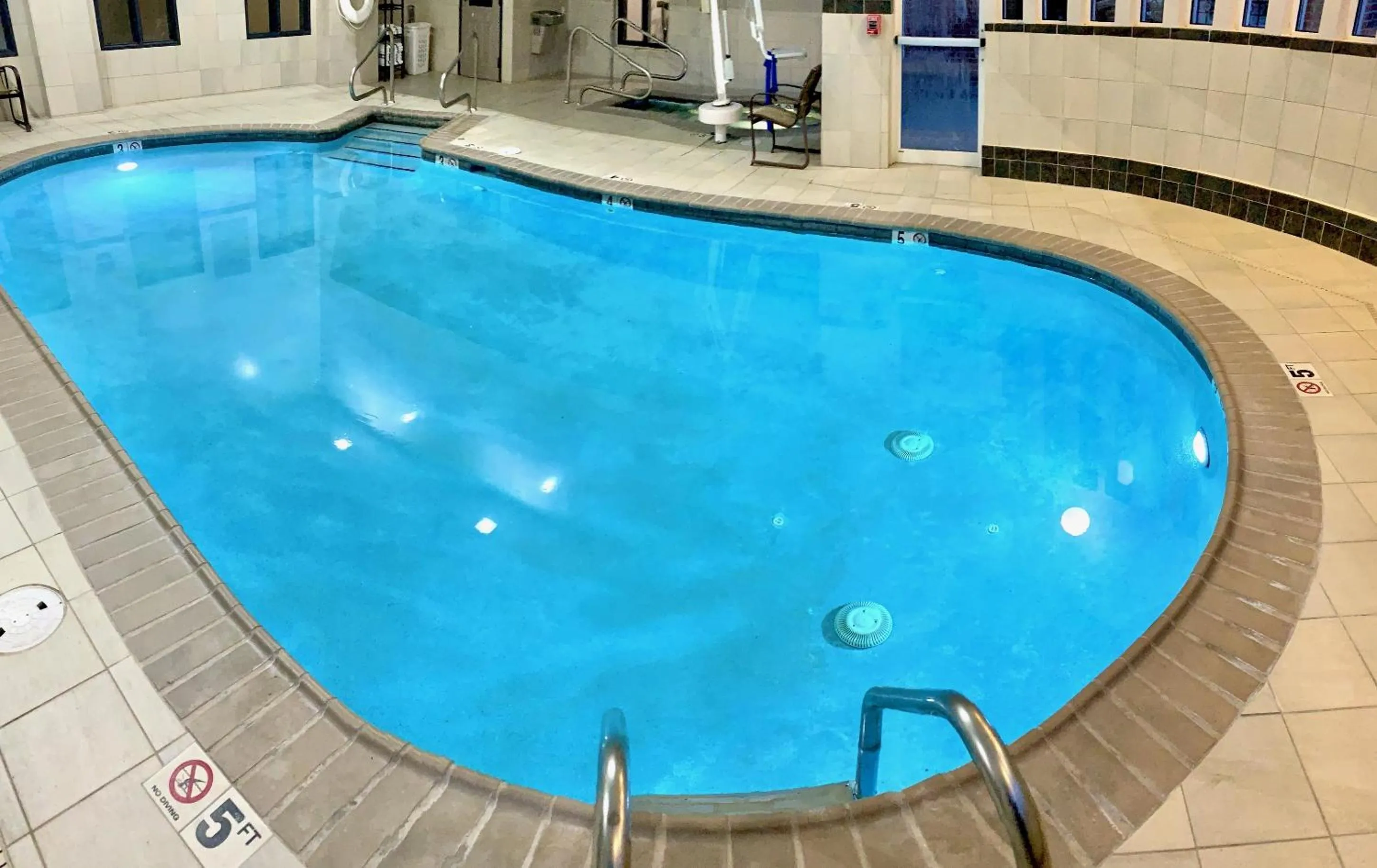 Swimming pool in Spark By Hilton Woodbridge