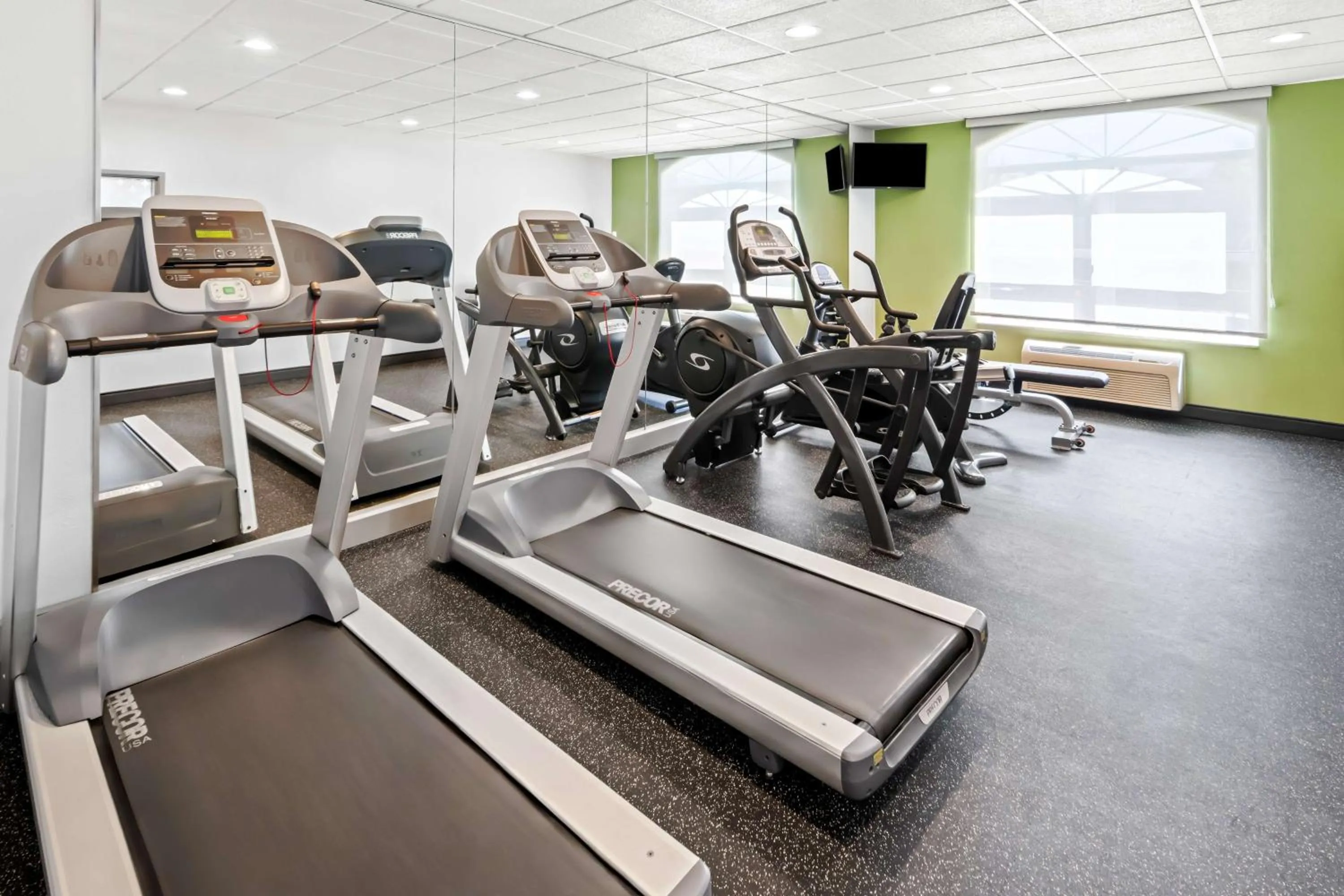 Fitness centre/facilities in Spark By Hilton Woodbridge
