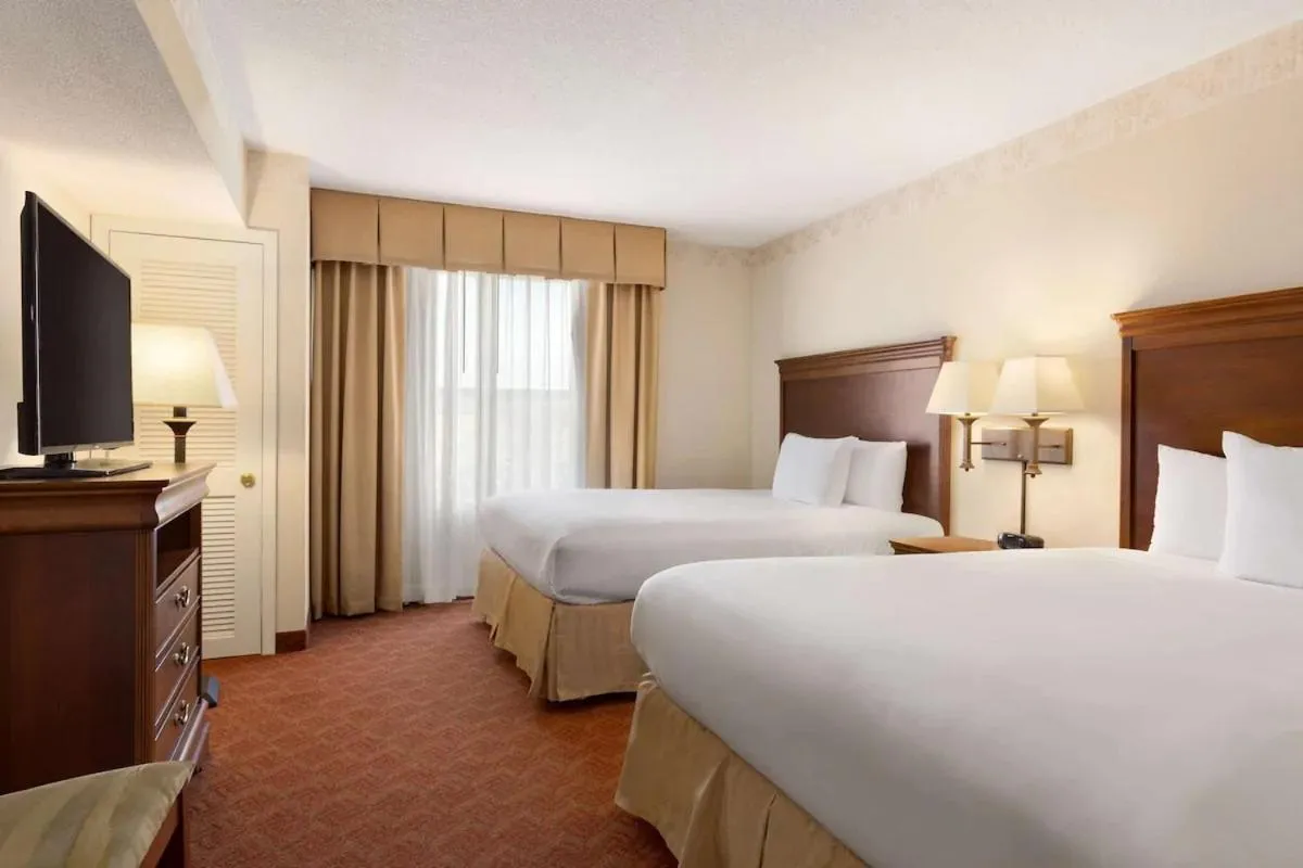 One-Bedroom Queen Suite with Two Queen Beds - Disability Access/Non-Smoking in Country Inn & Suites by Radisson, Potomac Mills Woodbridge, VA