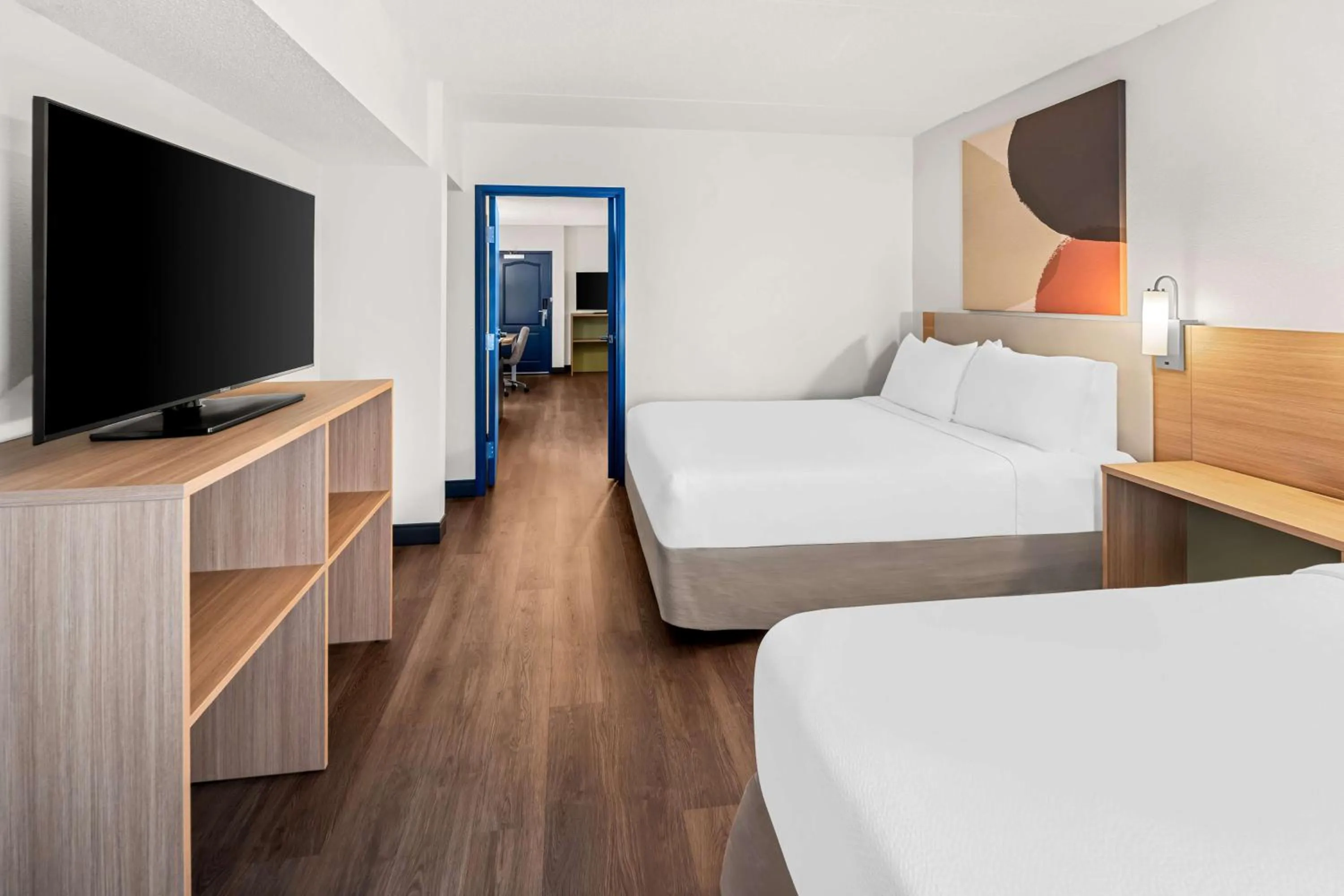 Bed in Country Inn & Suites by Radisson, Potomac Mills Woodbridge, VA