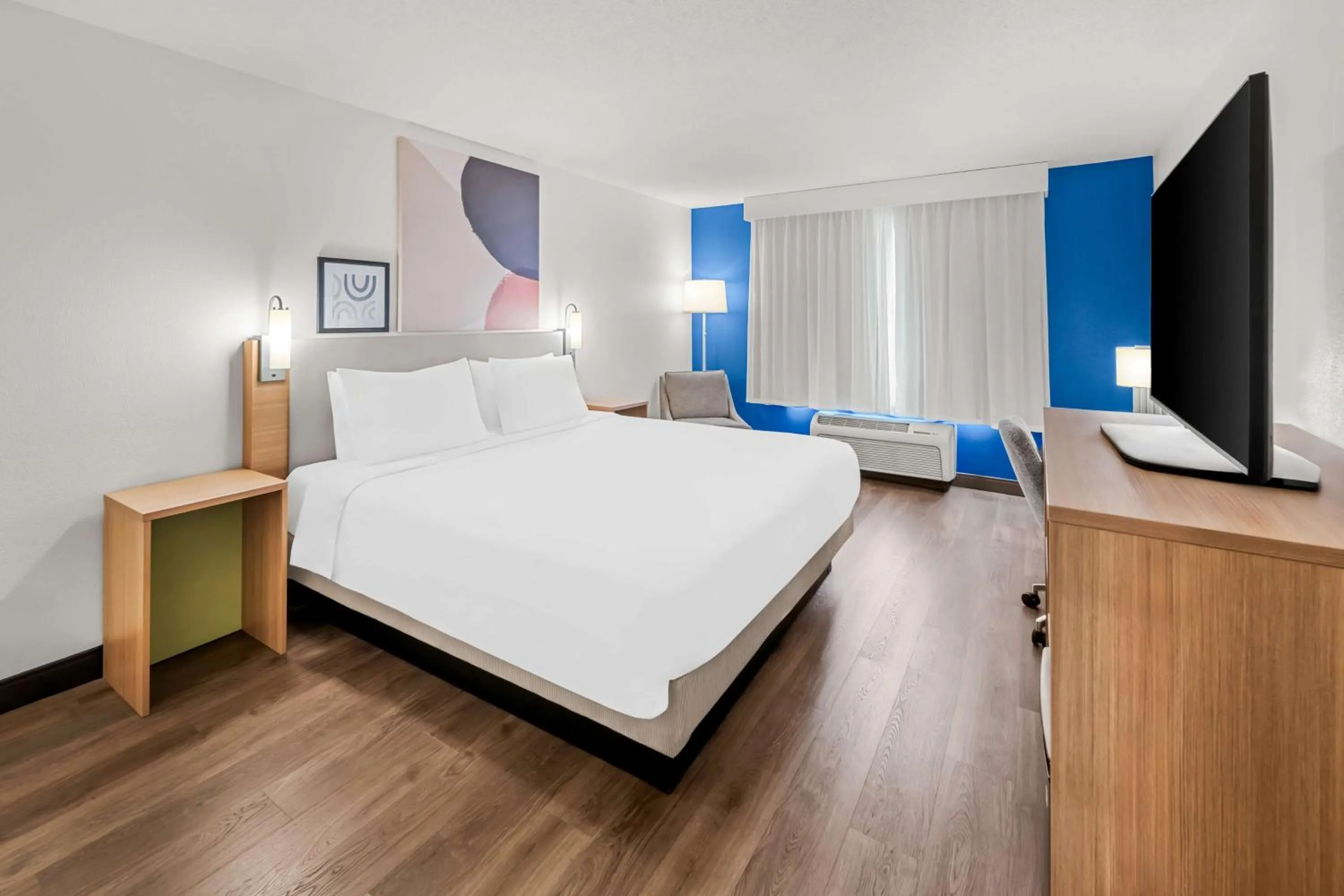 Bed in Country Inn & Suites by Radisson, Potomac Mills Woodbridge, VA