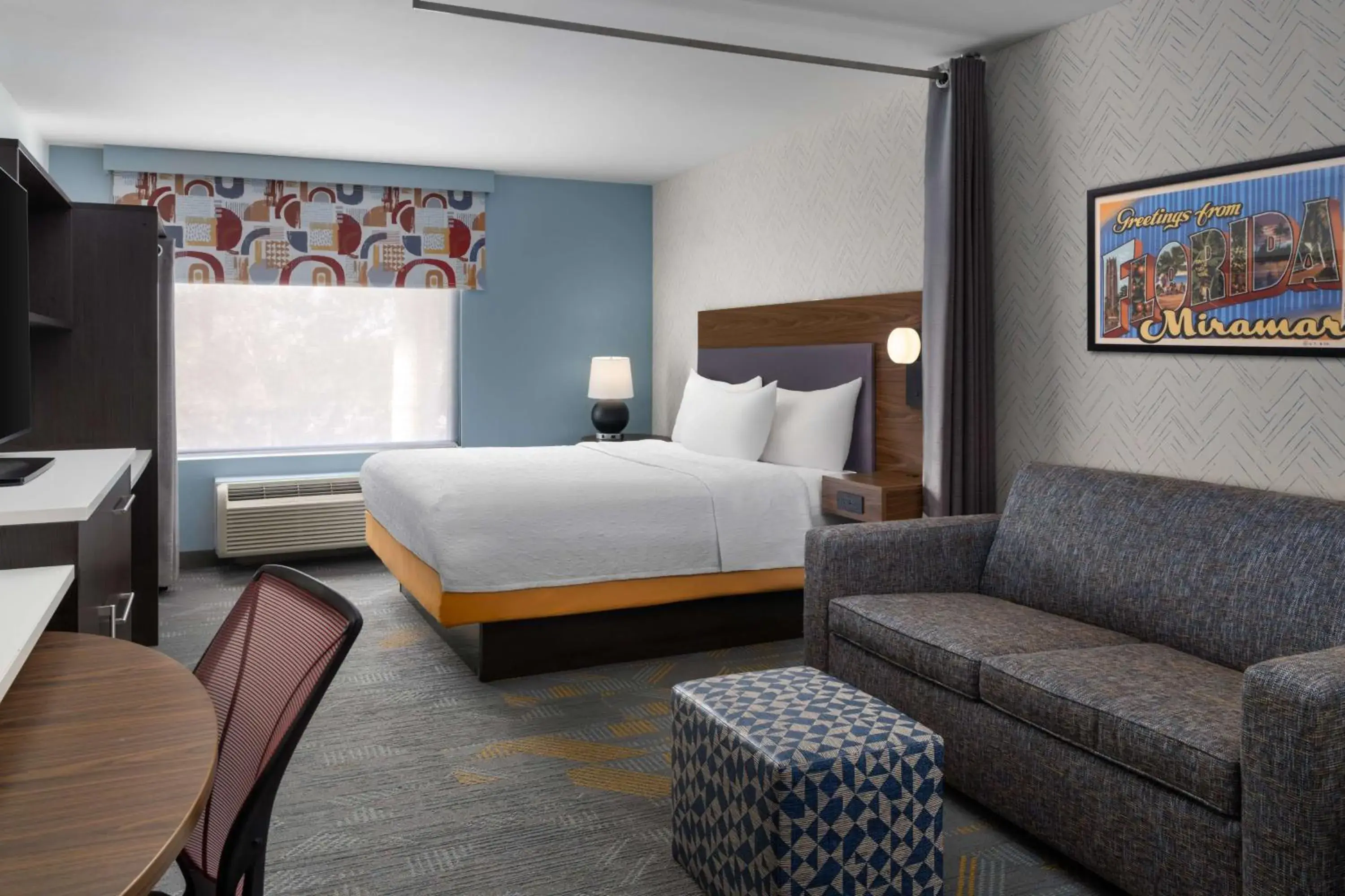 Living room, Bed in Home2 Suites by Hilton Miramar Ft. Lauderdale Living room, Bed in Home2 Suites by Hilton Miramar Ft. Lauderdale